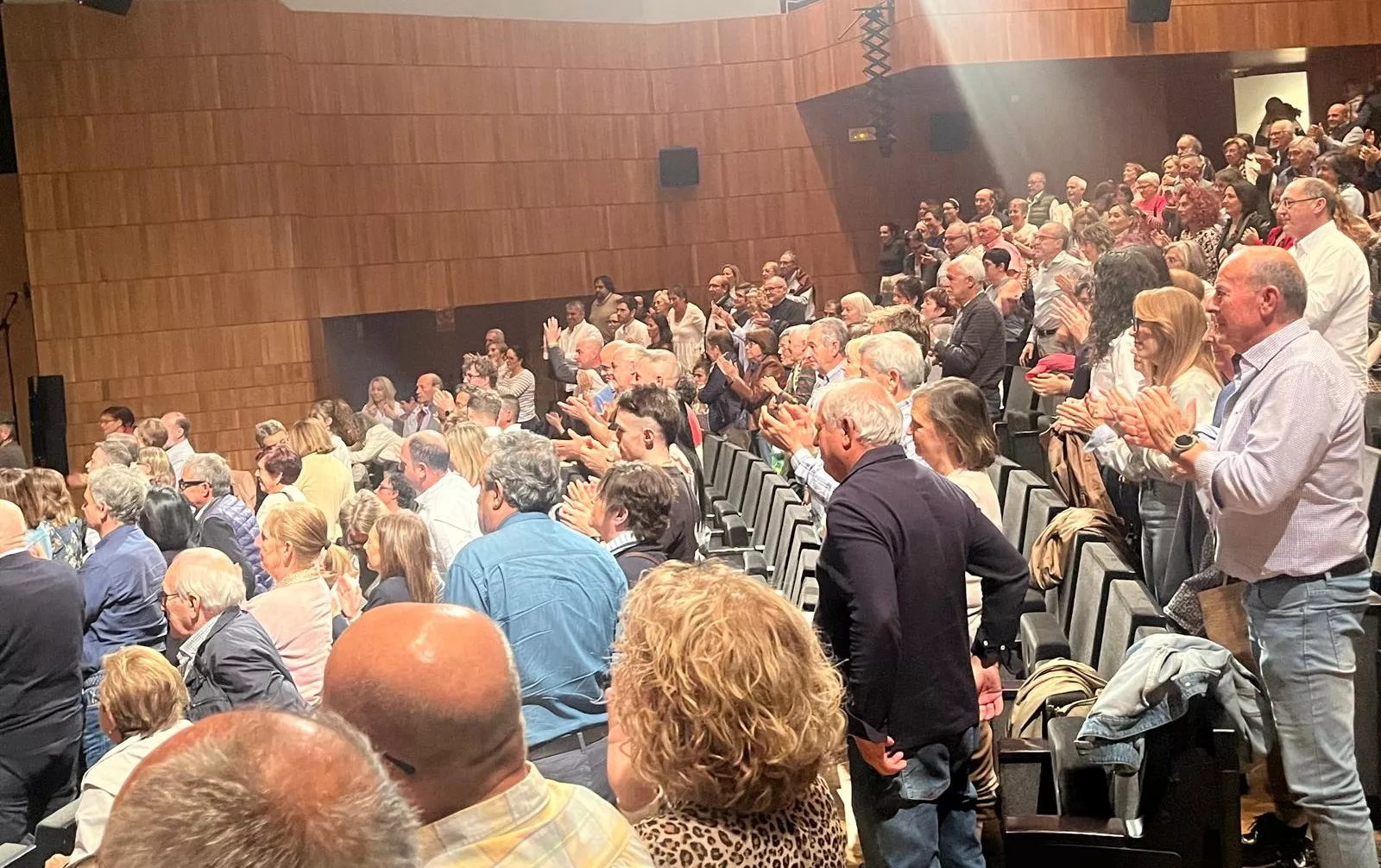 Actuación de B Vocal en Huesca con su espectáculo “Cantando a los 30”. Foto Mercedes Manterola