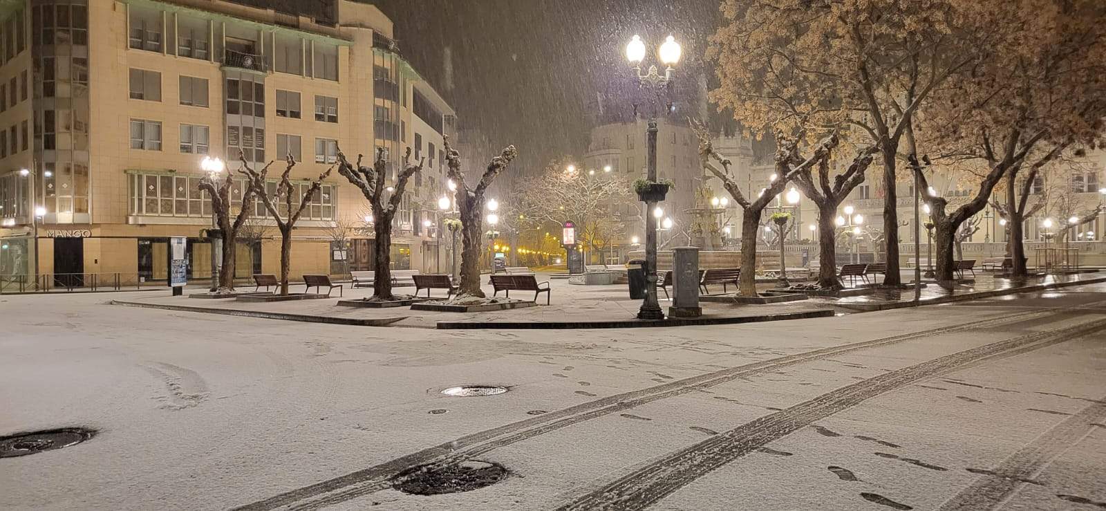 La nieve llega a la ciudad de Huesca de madrugada