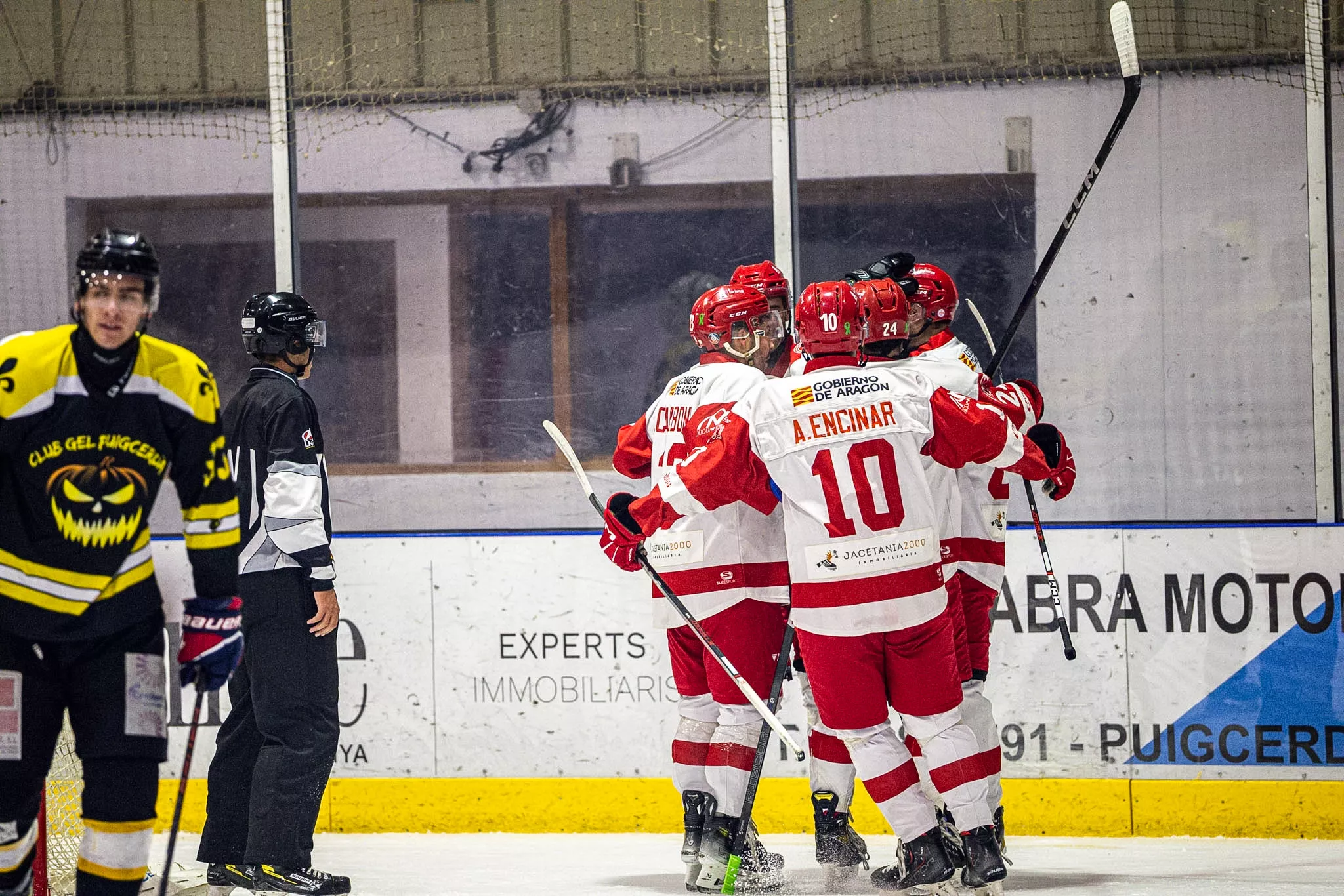 FOTO CGP JOAN REYES. Hielo Jaca se mantiene en lo alto tras vencer al Puigcerdà (4-5). FOTO CGP JOAN REYES. Hielo Jaca se mantiene en lo alto tras vencer al Puigcerdà (4-5).