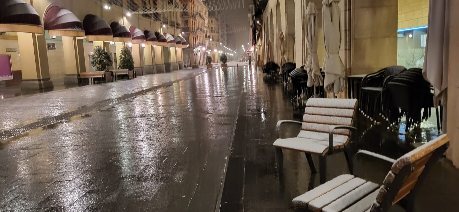 La nieve llega a la ciudad de Huesca de madrugada
