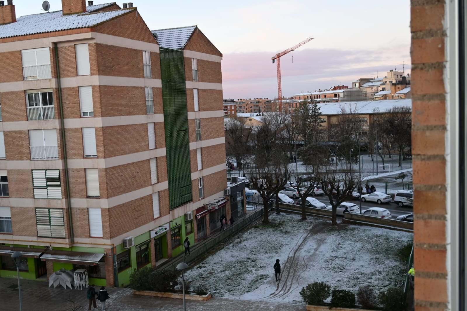 Huesca amanece con una pequeña capa de nieve. Foto Carlos Jalle 
