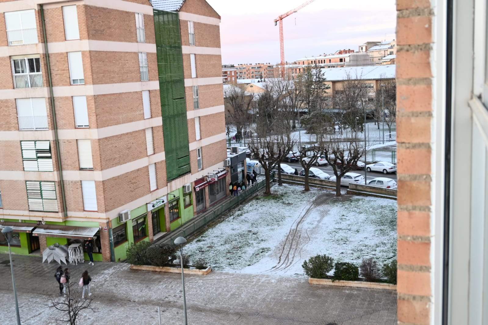 Huesca amanece con una pequeña capa de nieve. Foto Carlos Jalle 