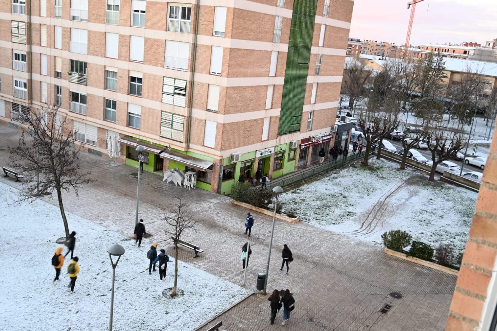 Huesca amanece con una pequeña capa de nieve. Foto Carlos Jalle 