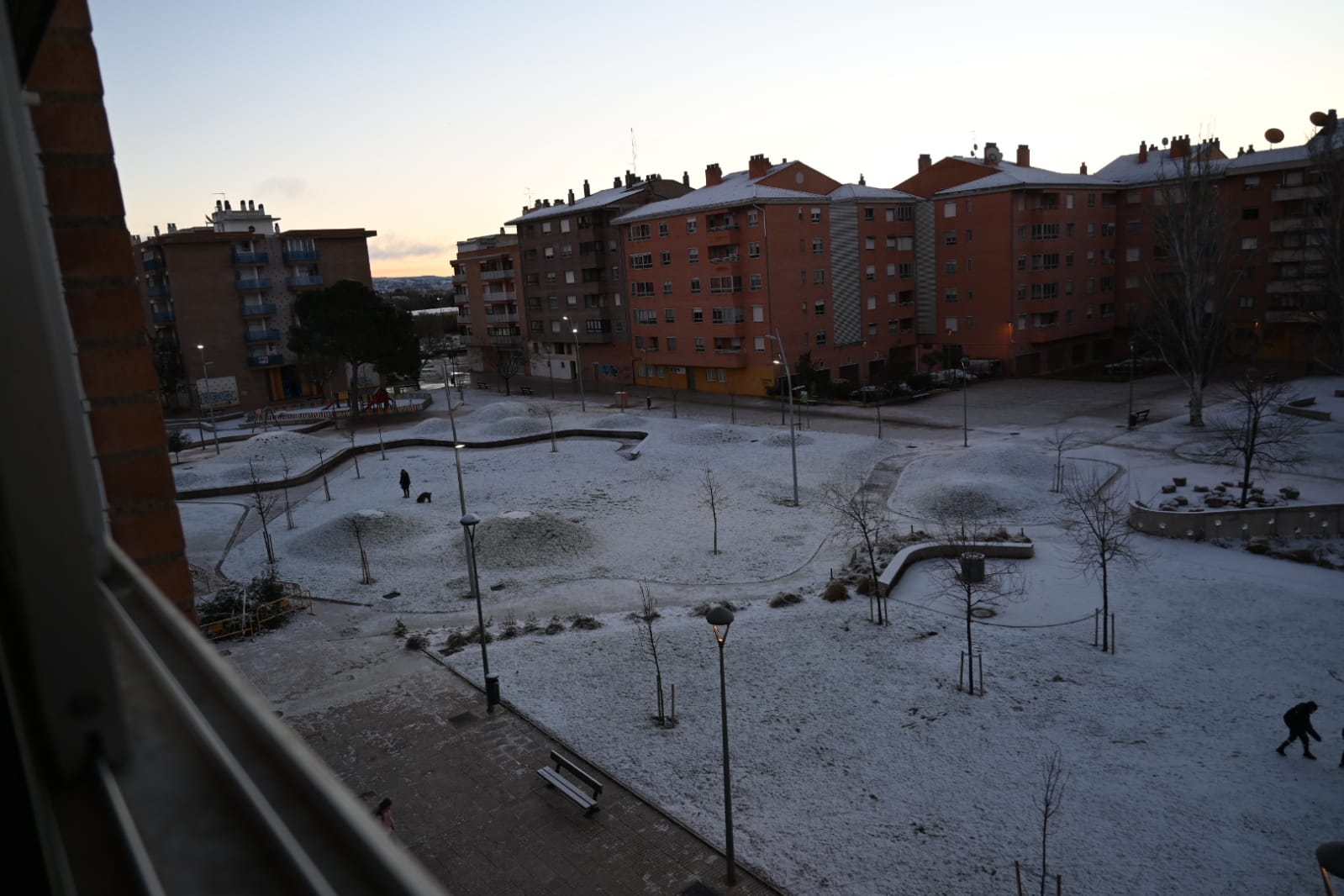 Huesca amanece con una pequeña capa de nieve. Foto Carlos Jalle 
