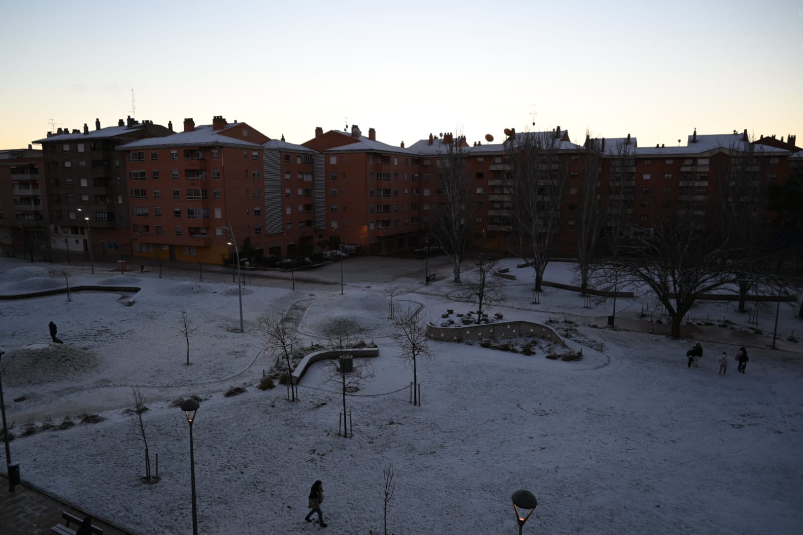 Huesca amanece con una pequeña capa de nieve. Foto Carlos Jalle 