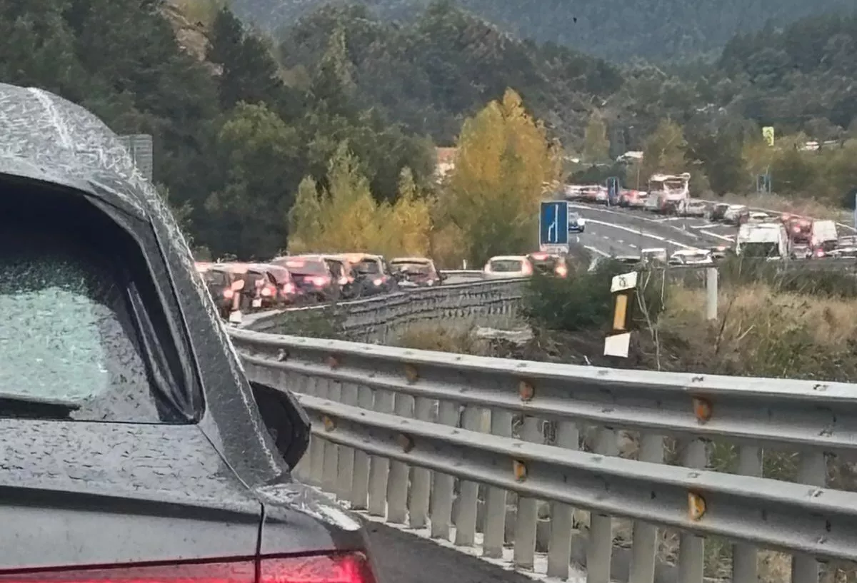 Retenciones en Sabiñánigo en el retorno del fin de semana por las obras de la A-23.