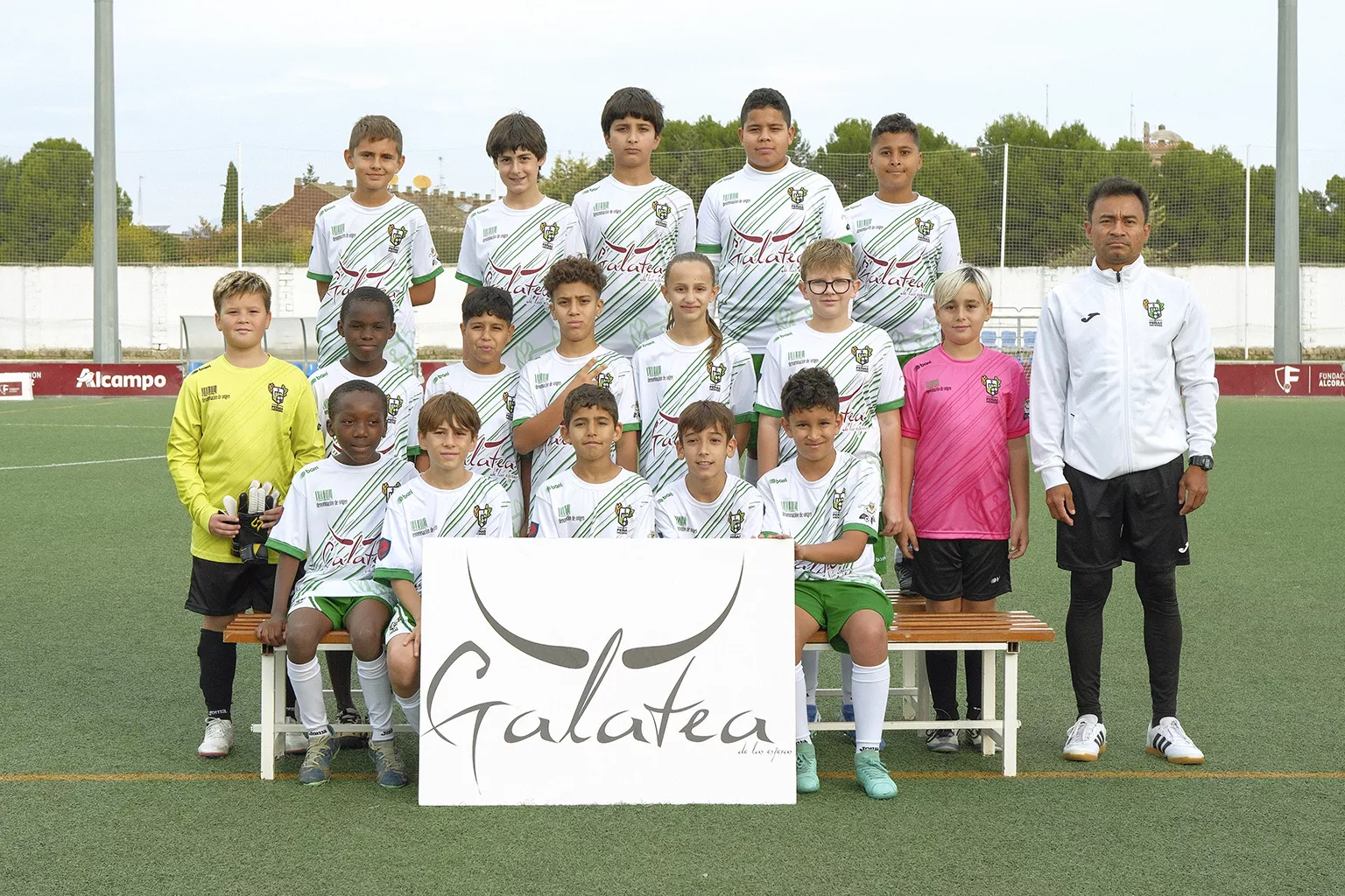 Imágenes de la presentación de la cantera del CD Peñas Oscenses. Foto: Alejandro Sanagustín