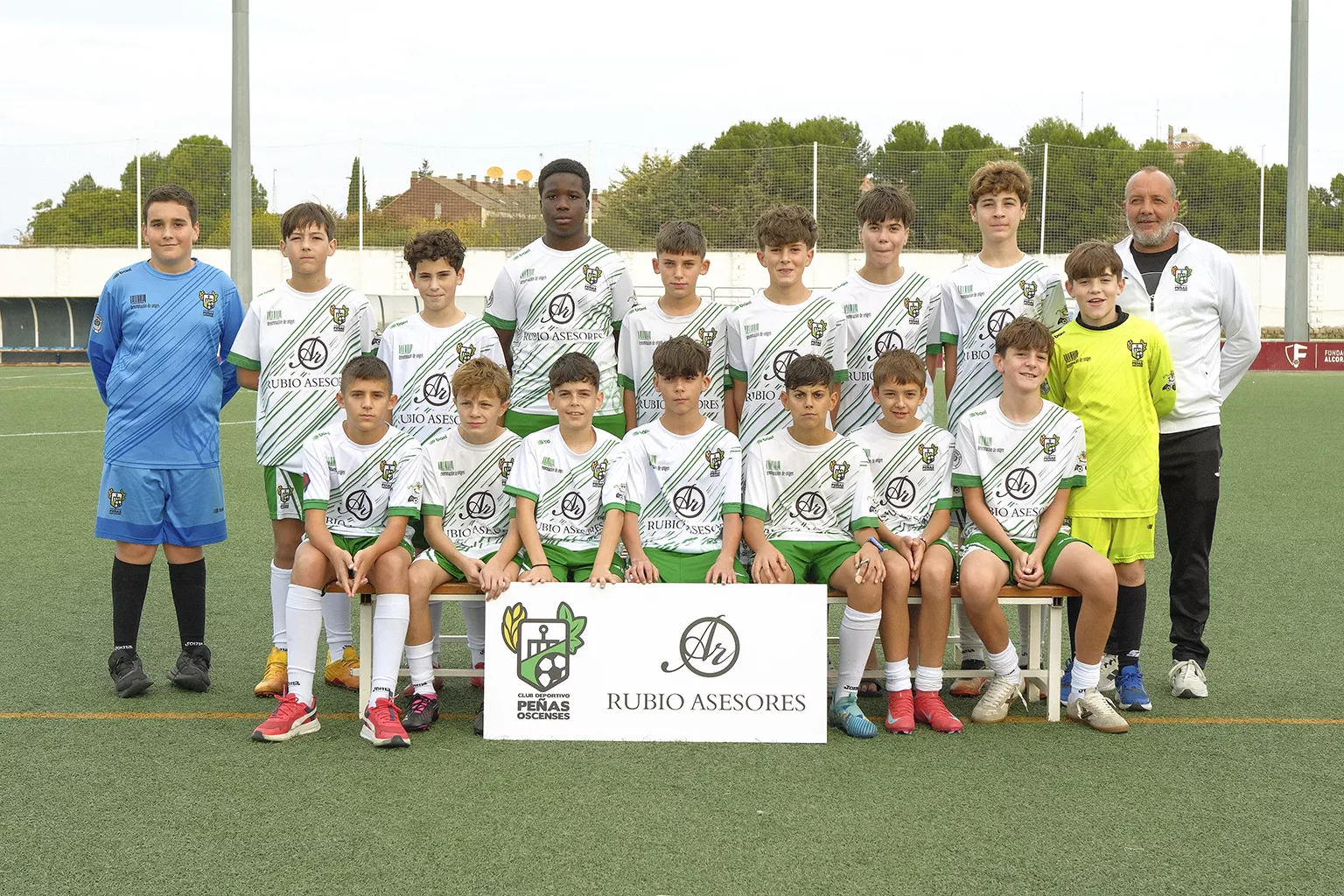 La joya del Peñas Oscenses, su cantera: más de 300 jugadores en una jornada festiva