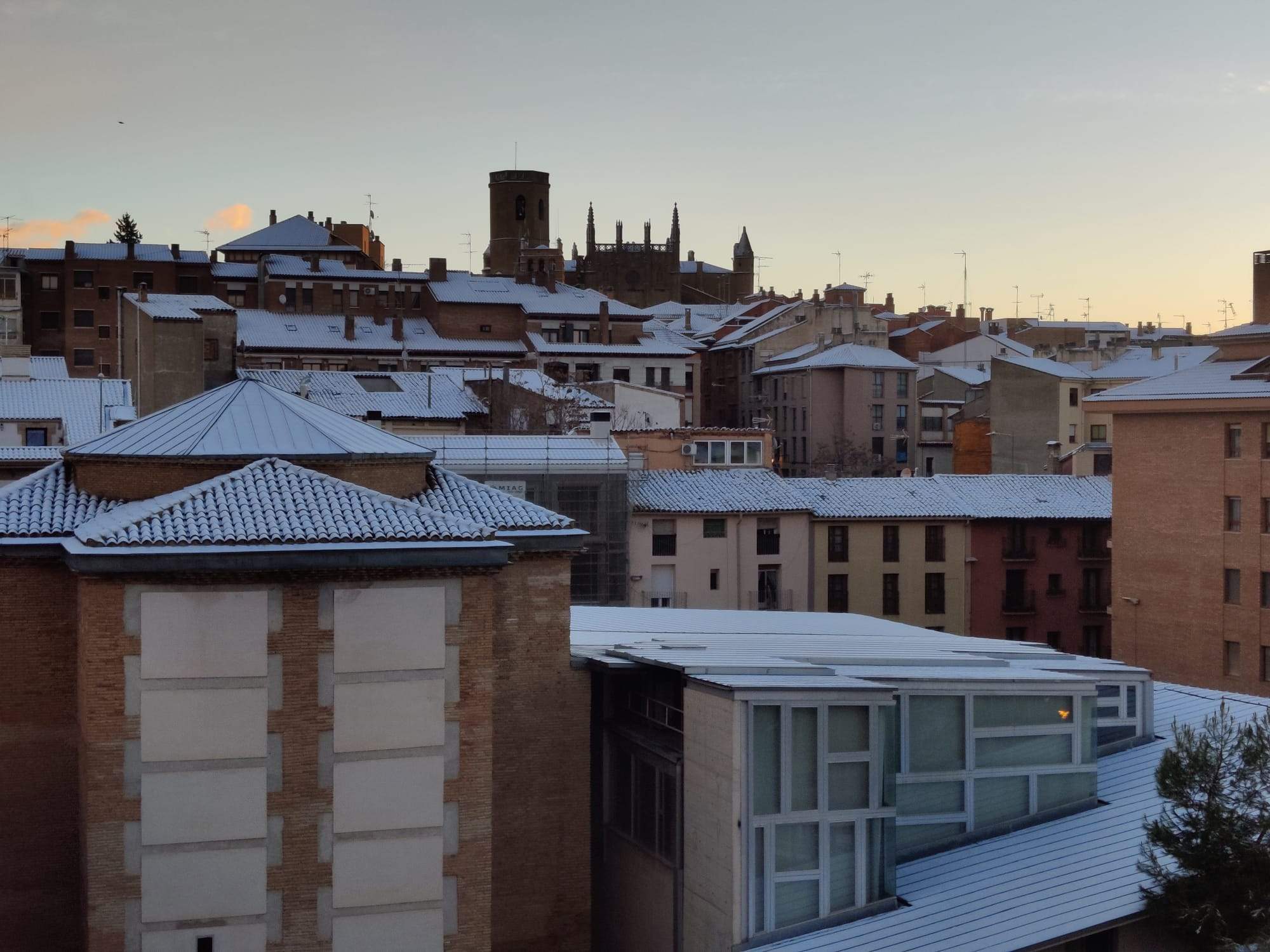 Imagen tomada desde las Tres Torres. En primer plano, la Escuela de Restauración. Foto Gabriel Susín