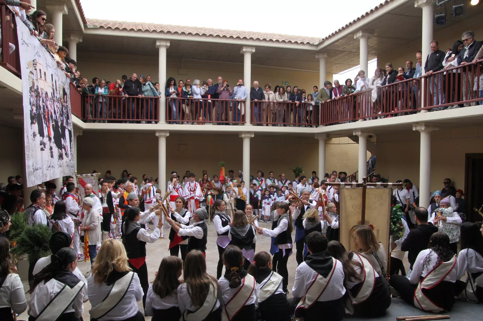 Dances de Los Monegros en Robres. Foto Carlos Neofato