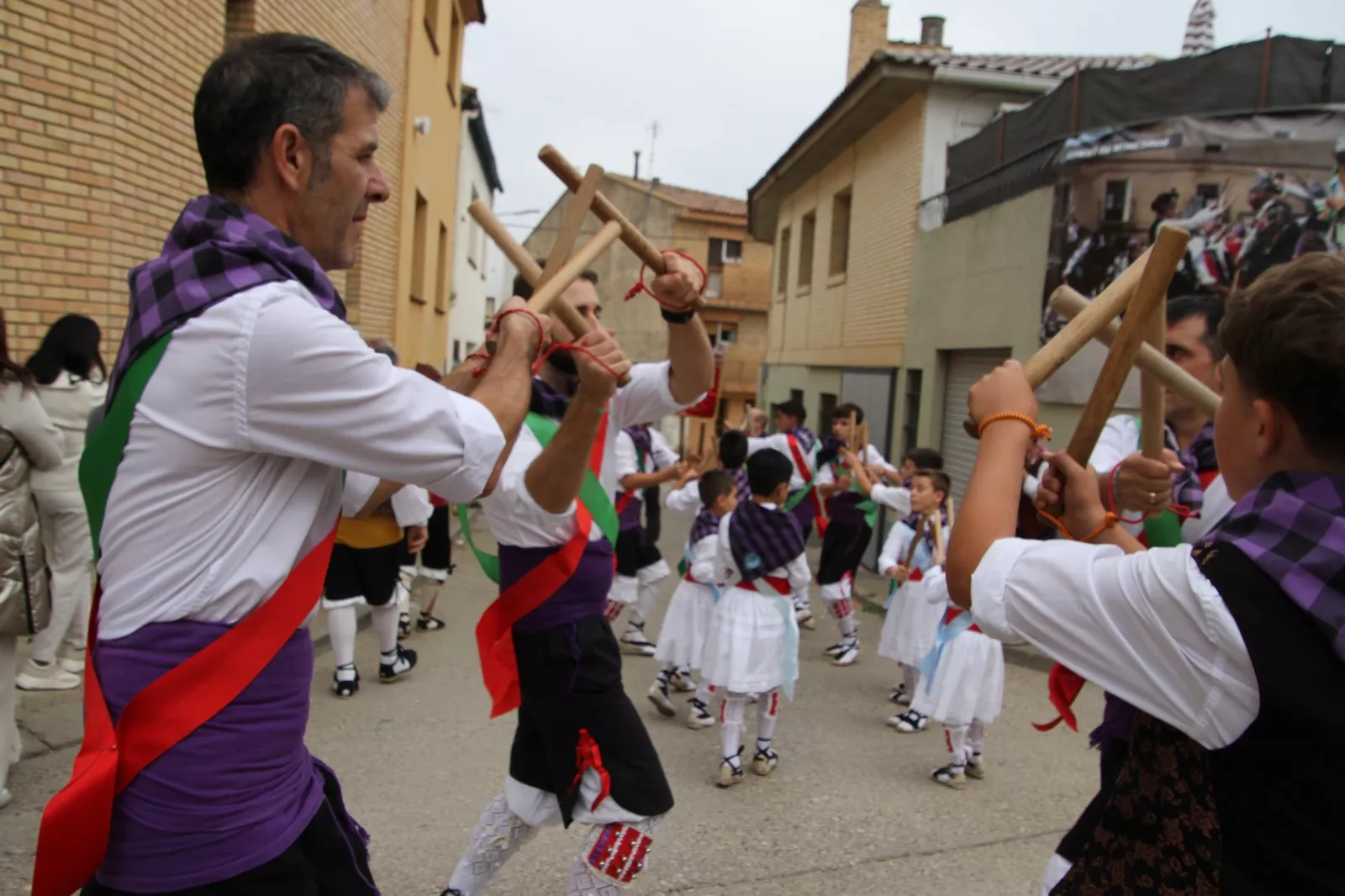 Dances de Los Monegros en Robres. Foto Carlos Neofato Dances de Los Monegros en Robres. Foto Carlos Neofato