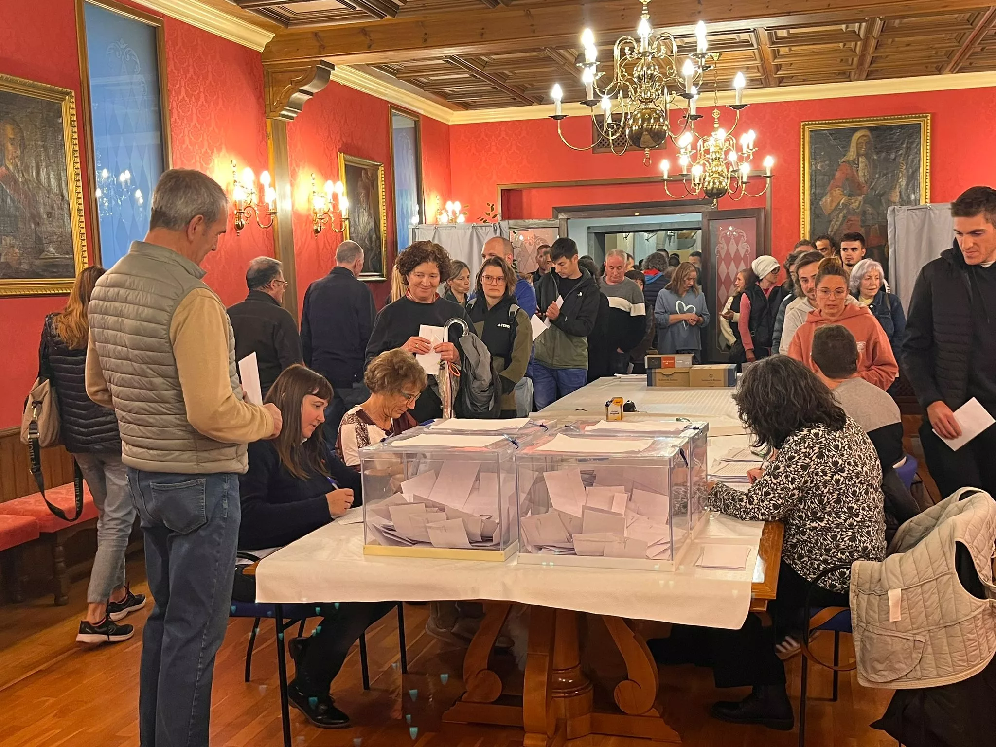 La consulta ciudadana de Jaca se salda con un 74,25 % de rechazo al proyecto Oroel Park.