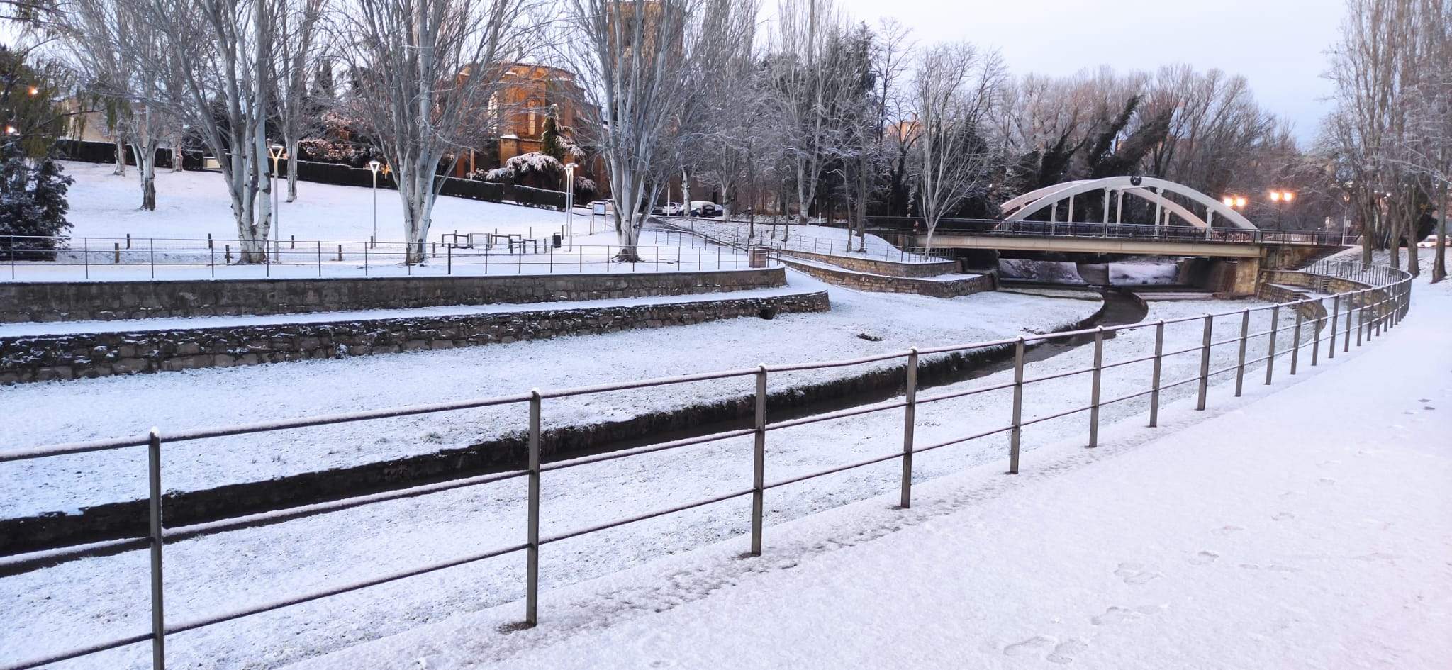 Río Isuela a su paso por Huesca. Foto Bibí Sanvicente