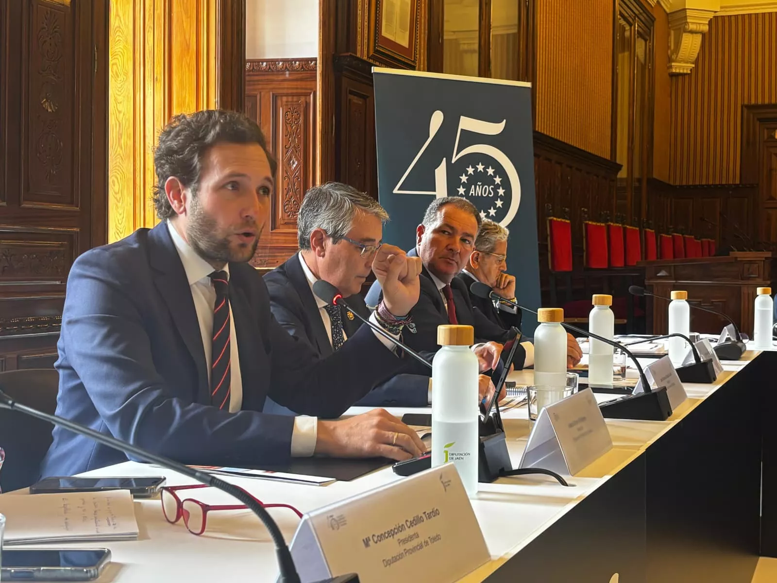 Claver reclama en la FEMP una legislación adaptada al medio rural .