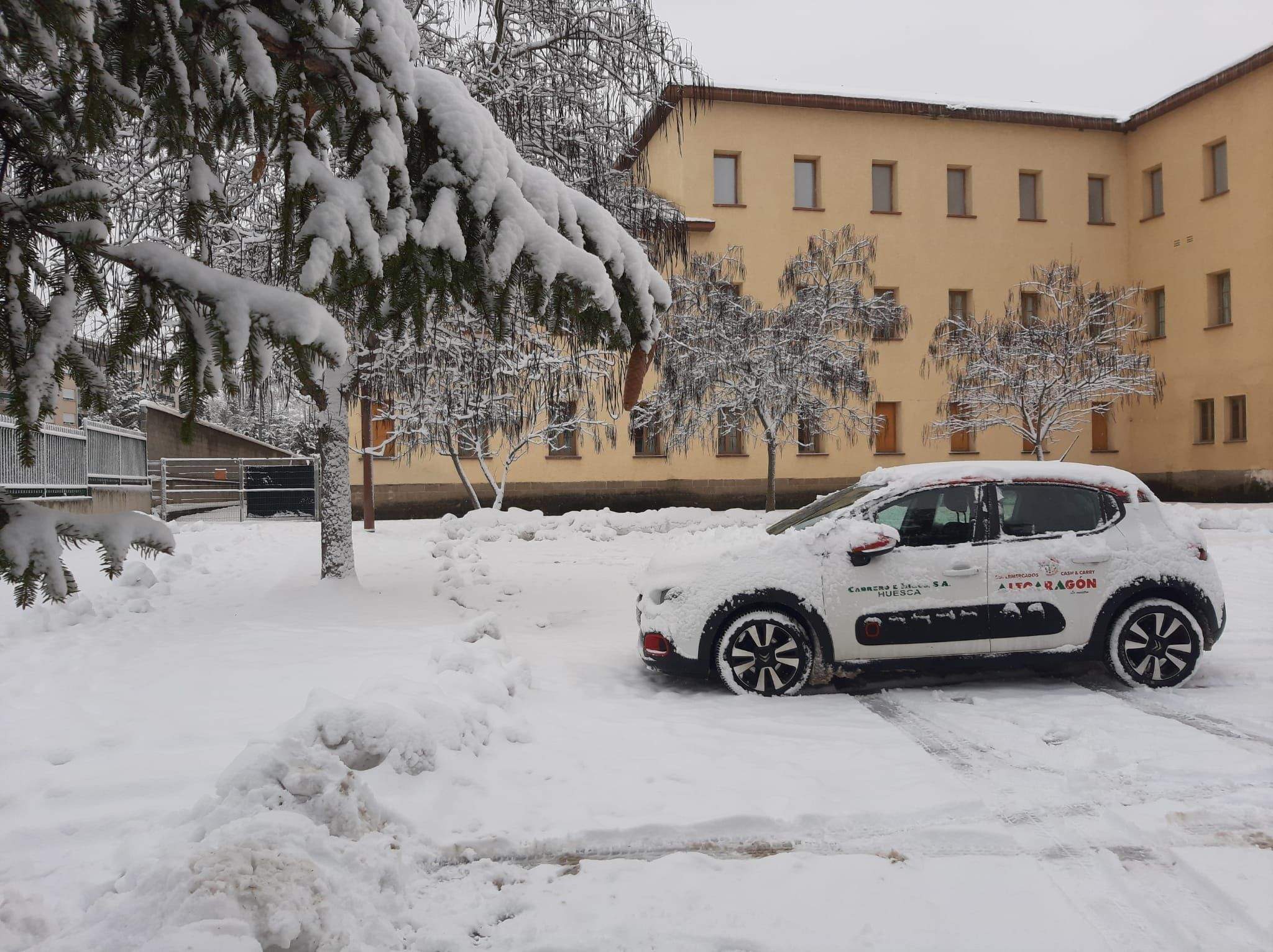 El equipo de Cash y Supermercados Altoaragón siguen trabajando para que los supermercados y tiendas de nuestro territorio sigan surtidas