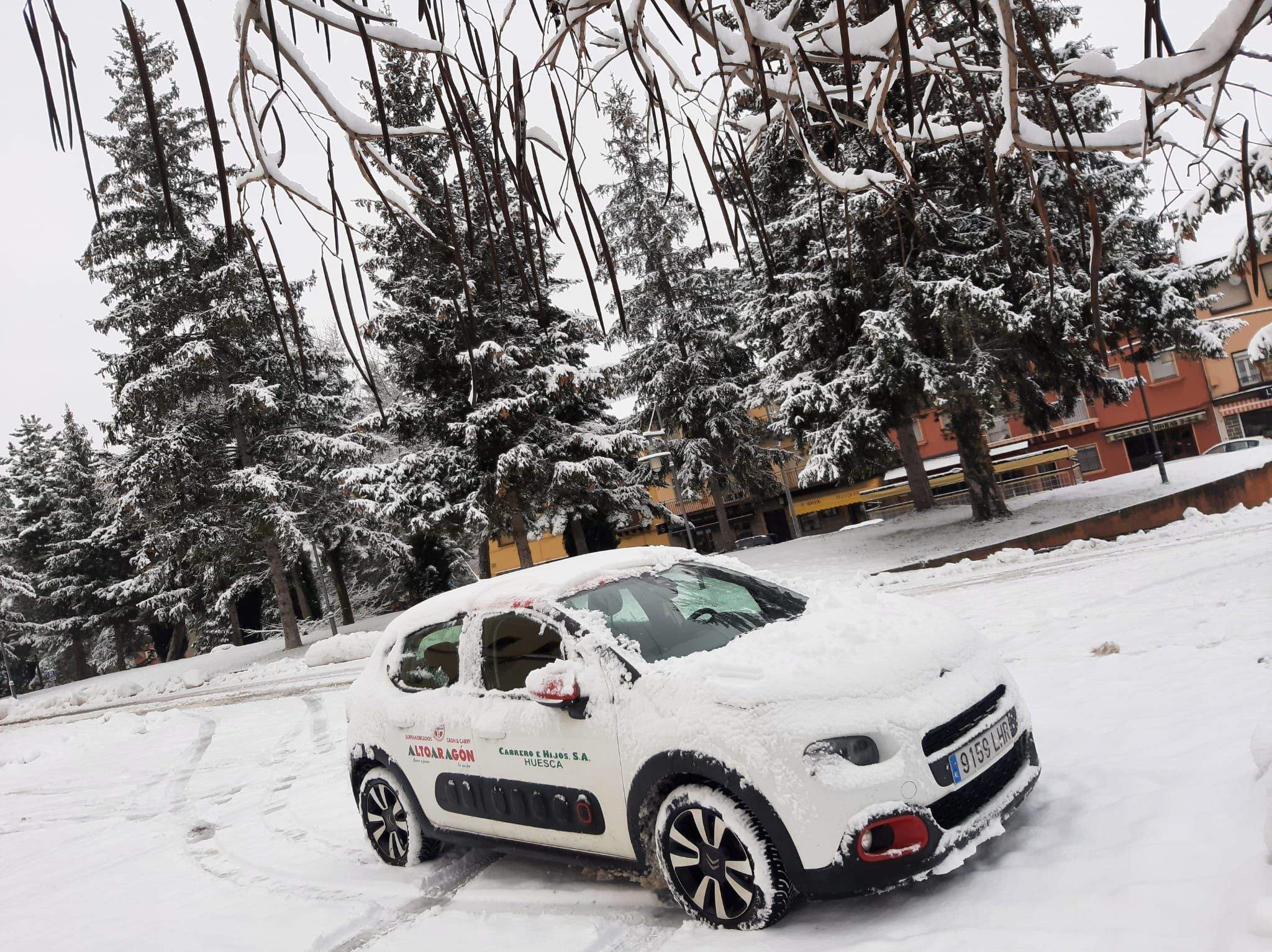 El equipo de Cash y Supermercados Altoaragón siguen trabajando para que los supermercados y tiendas de nuestro territorio sigan surtidas