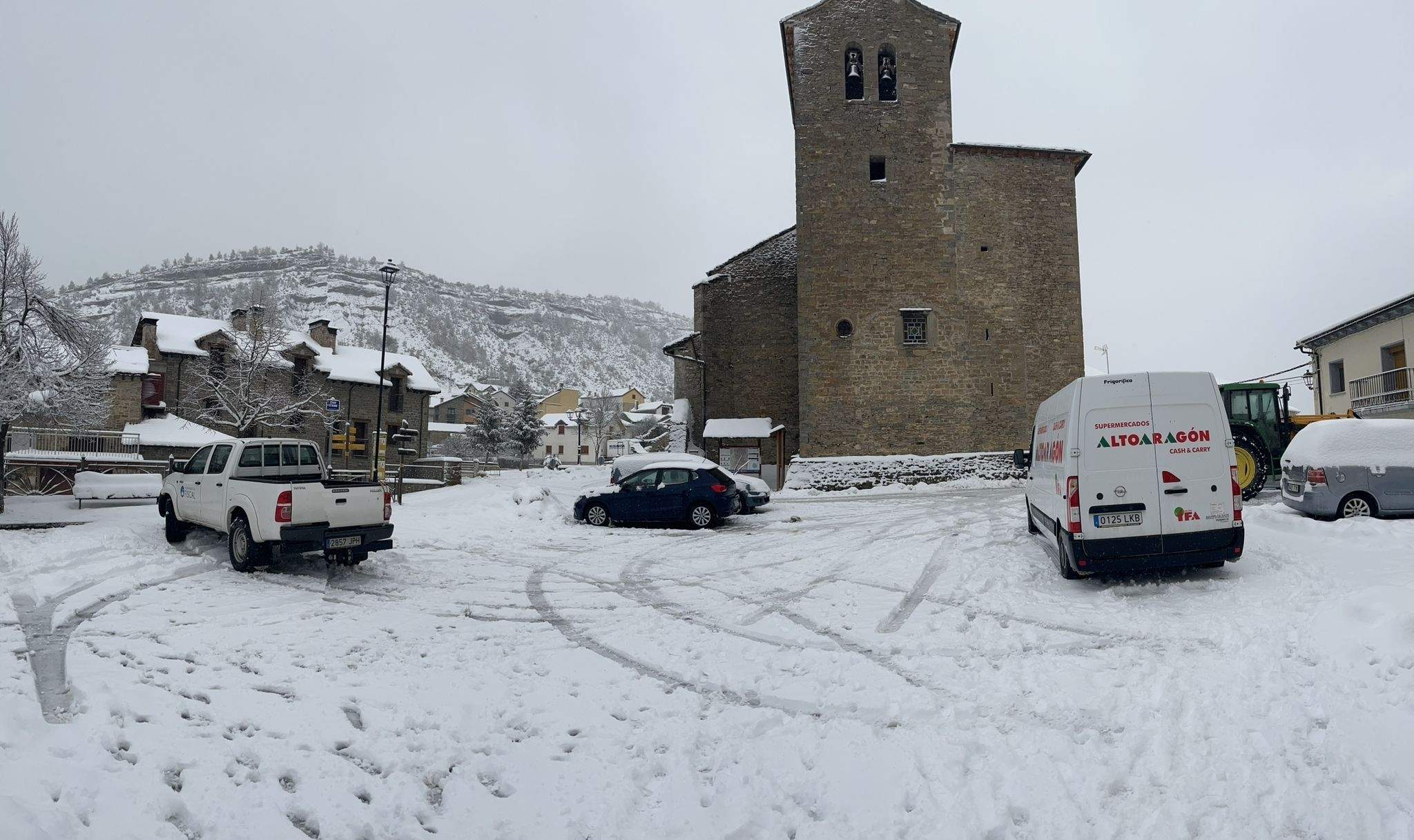 El equipo de Cash y Supermercados Altoaragón siguen trabajando para que los supermercados y tiendas de nuestro territorio sigan surtidas
