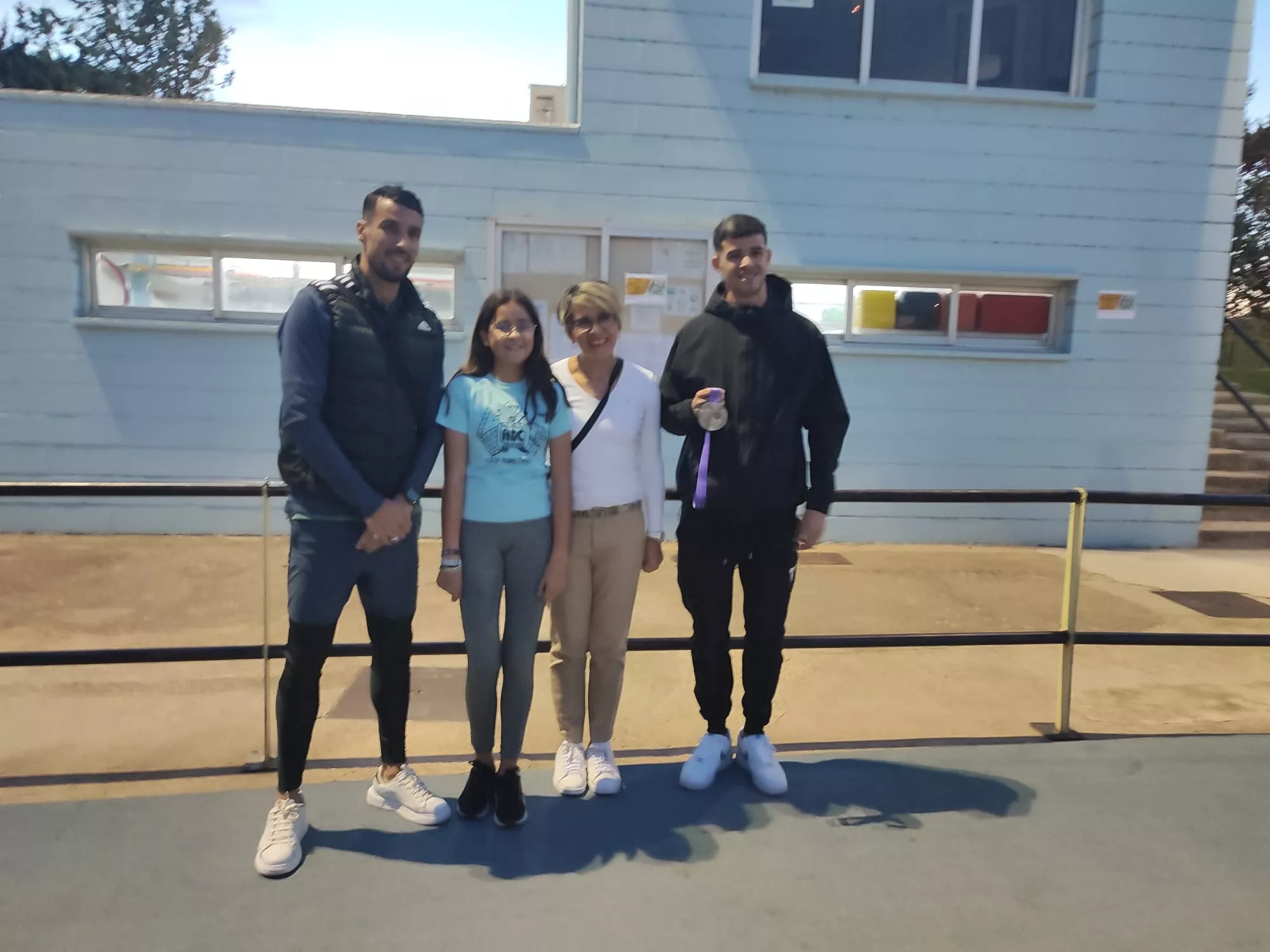 Sedjati con la Escuela de Intec-Zoiti