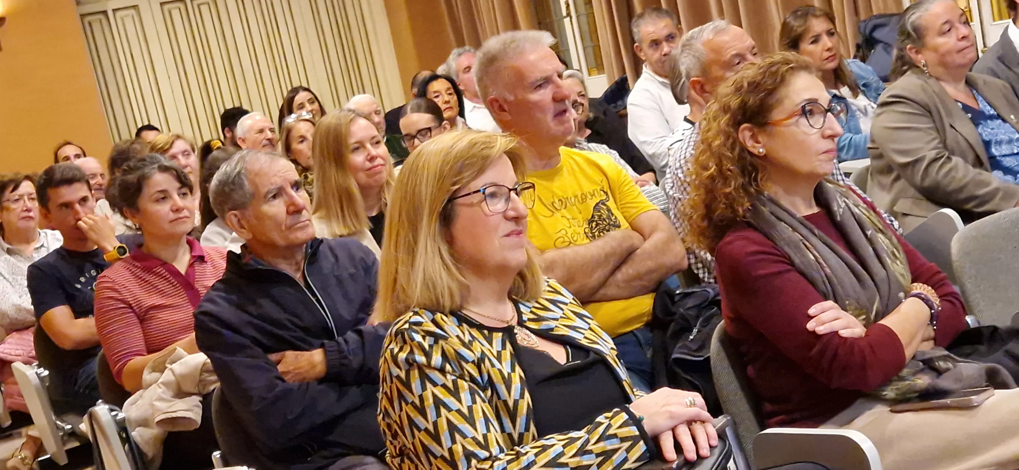 Presentación del libro de la jota, con Marta Liesa en primer término. Foto Myriam Martínez