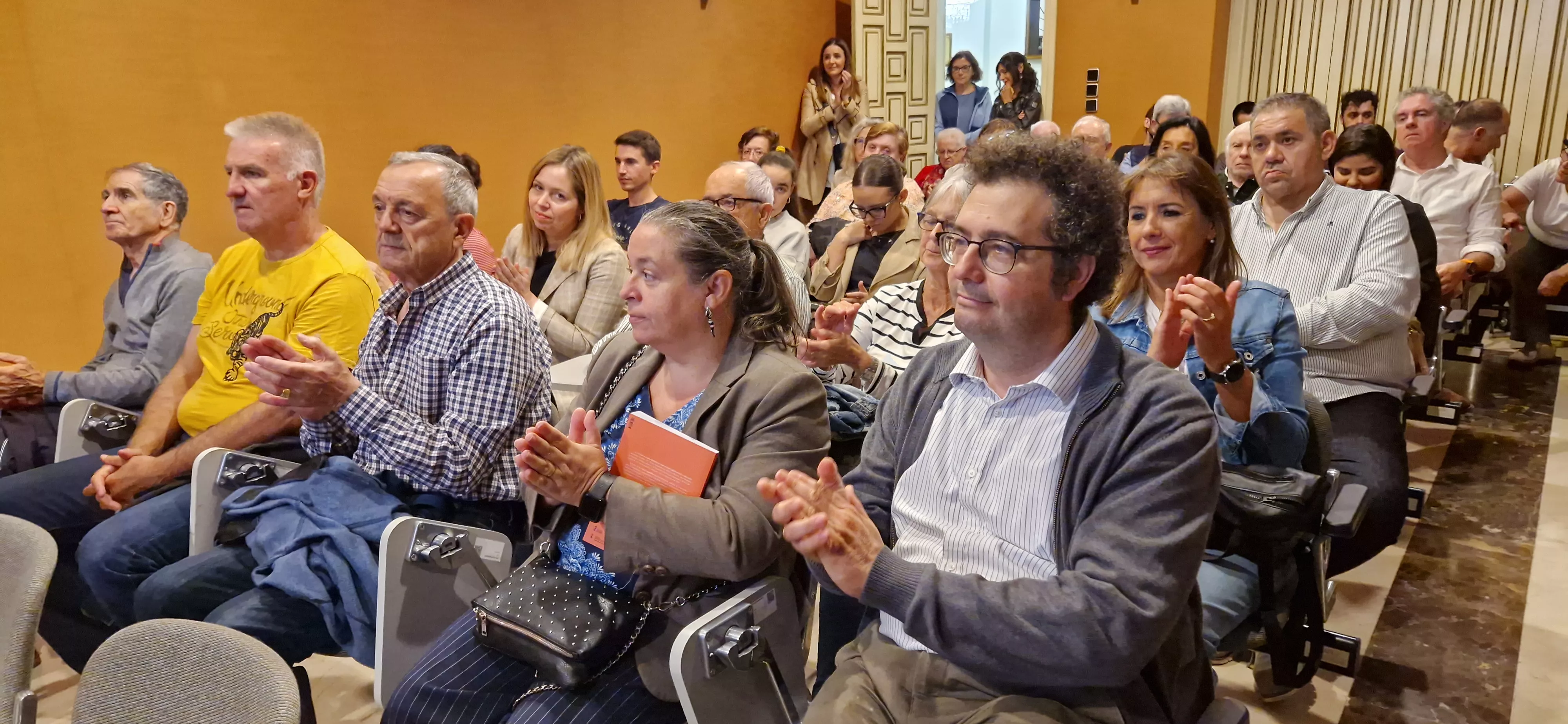 Presentación del libro de la jota en el IEA. Foto Myriam Martínez