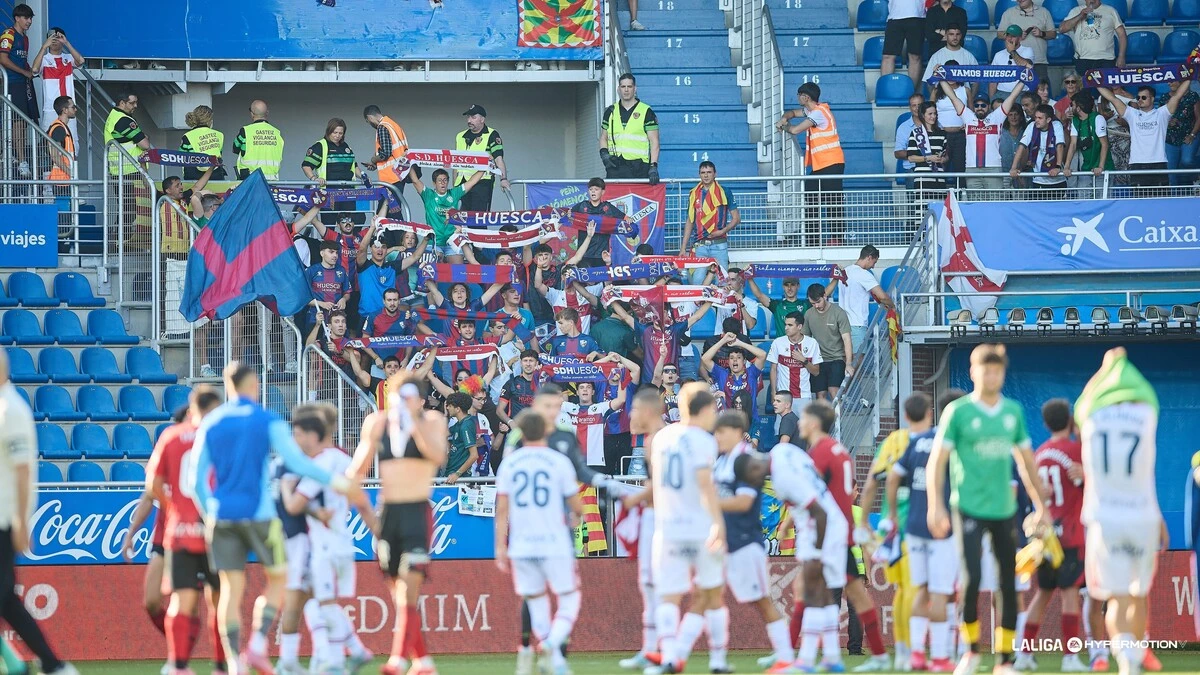 Imagen de un desplazamiento de la SD Huesca durante la temporada pasada. 