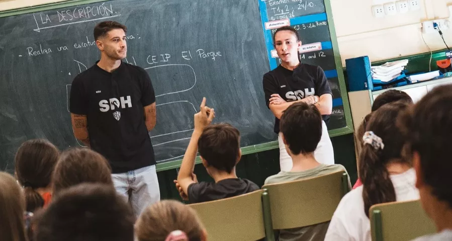 Íñigo Piña y Paz Sánchez (SD Huesca) hablan sobre la importancia del esfuerzo en el CEIP El Parque Íñigo Piña y Paz Sánchez (SD Huesca) hablan sobre la importancia del esfuerzo en el CEIP El Parque