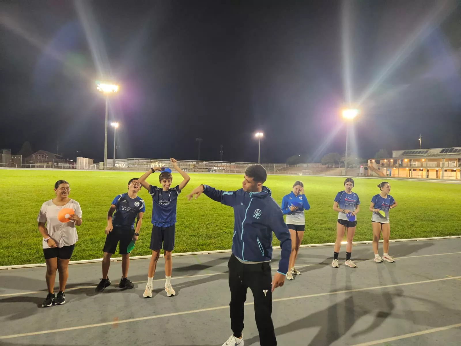 Sedjati con la Escuela del Club Atletismo Barbastro.