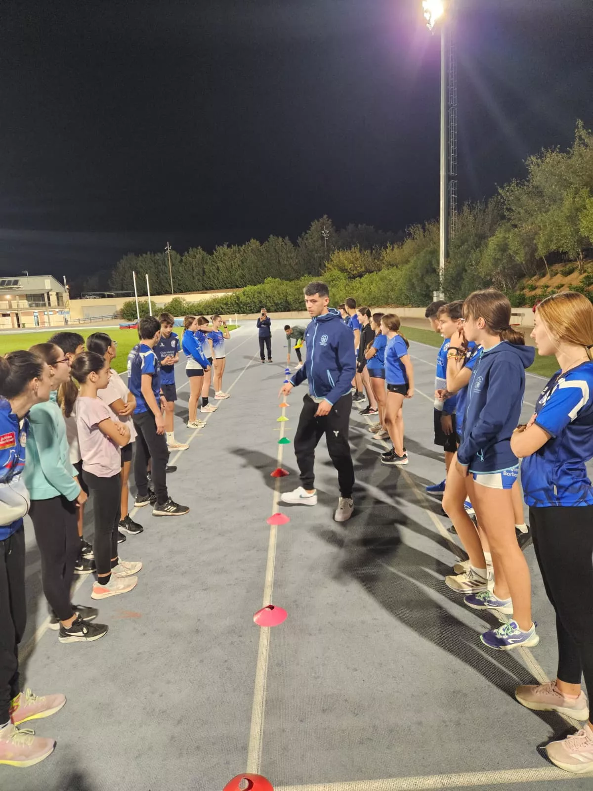 Sedjati con la Escuela del Club Atletismo Barbastro.