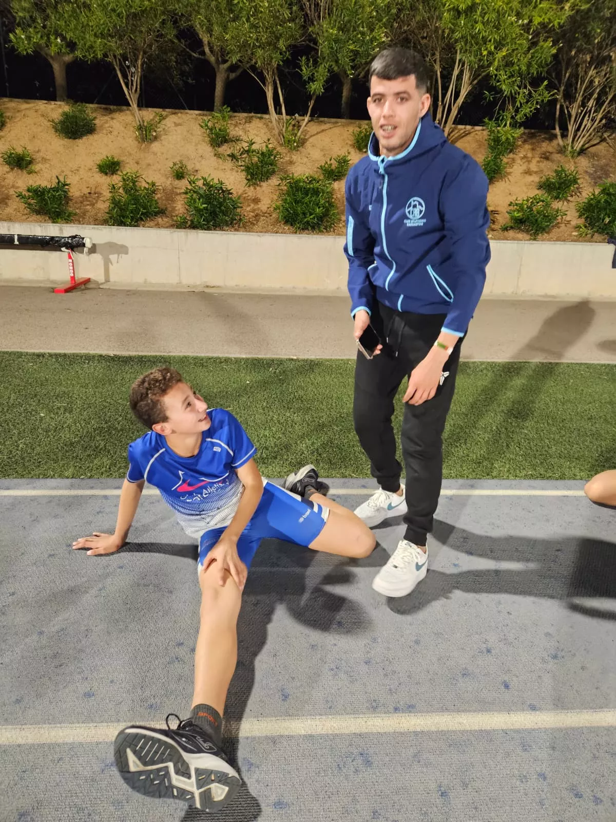 Sedjati con la Escuela del Club Atletismo Barbastro.