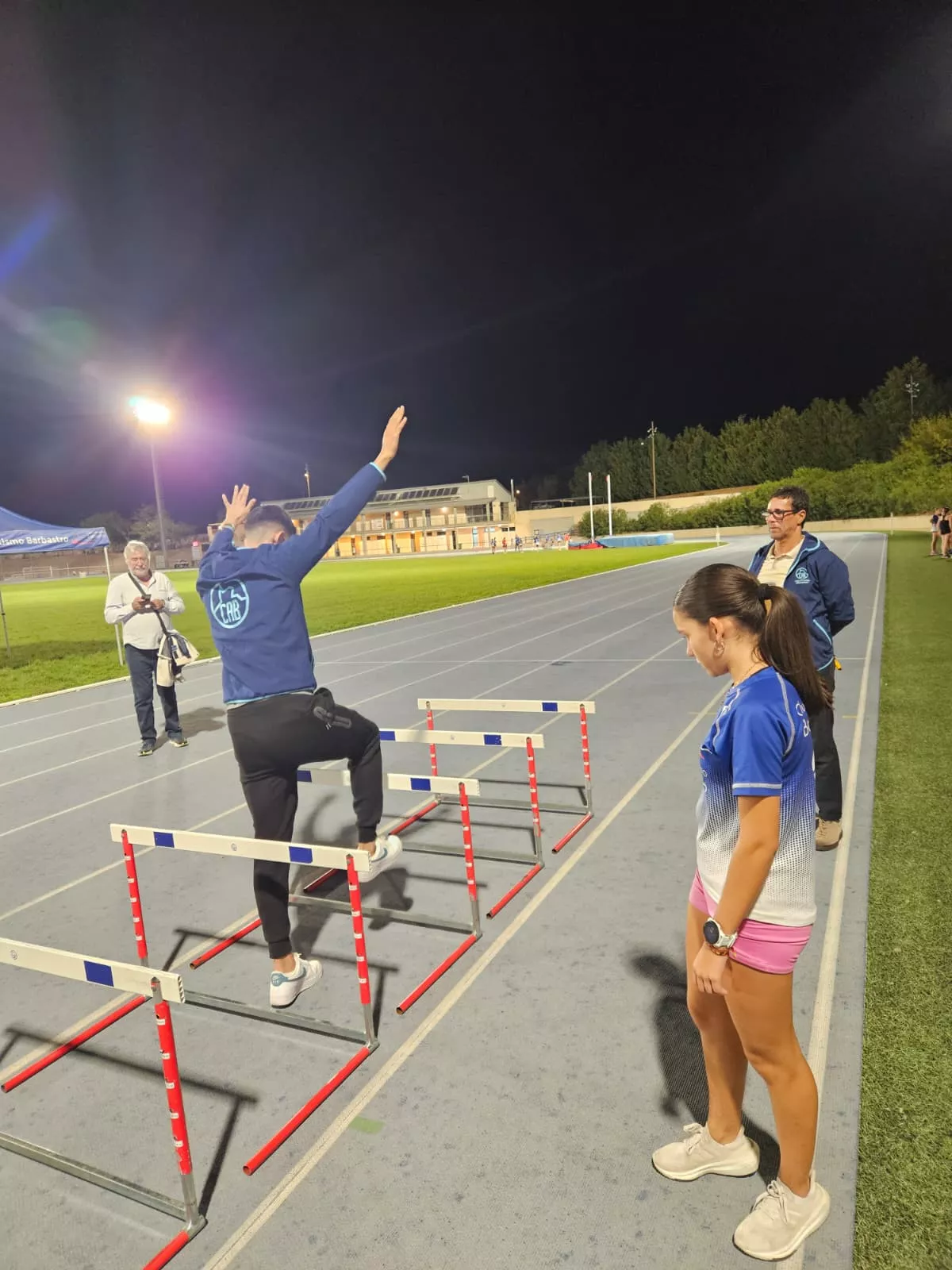 Sedjati con la Escuela del Club Atletismo Barbastro.