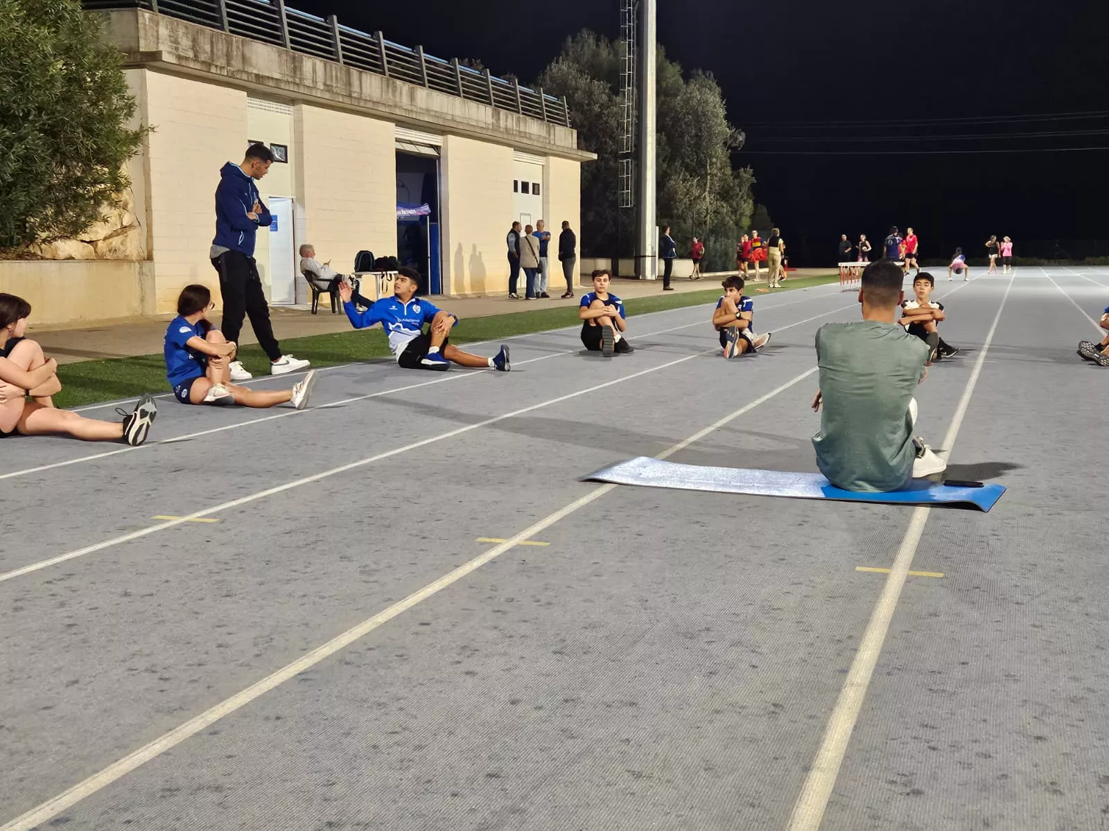 Sedjati con la Escuela del Club Atletismo Barbastro.