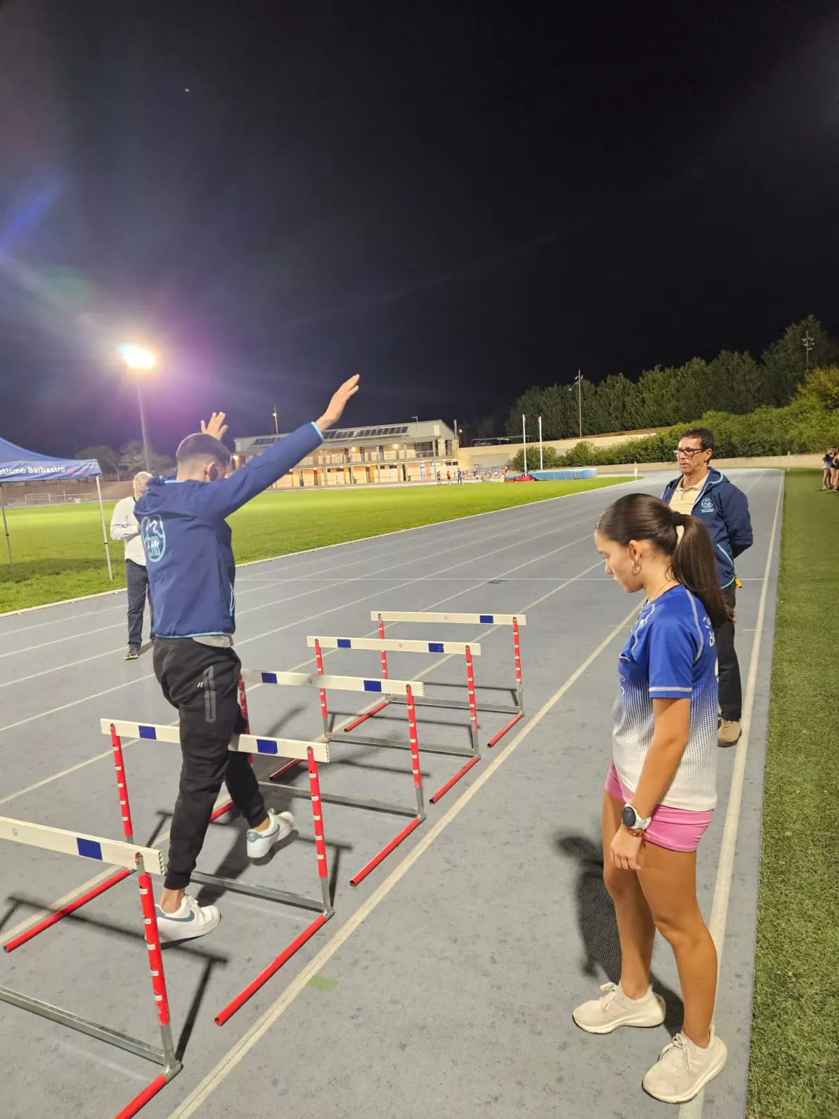 Sedjati con la Escuela del Club Atletismo Barbastro.