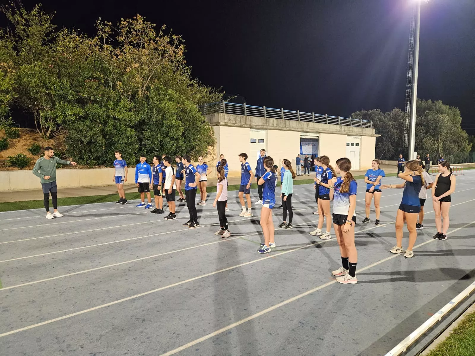 Sedjati con la Escuela del Club Atletismo Barbastro.