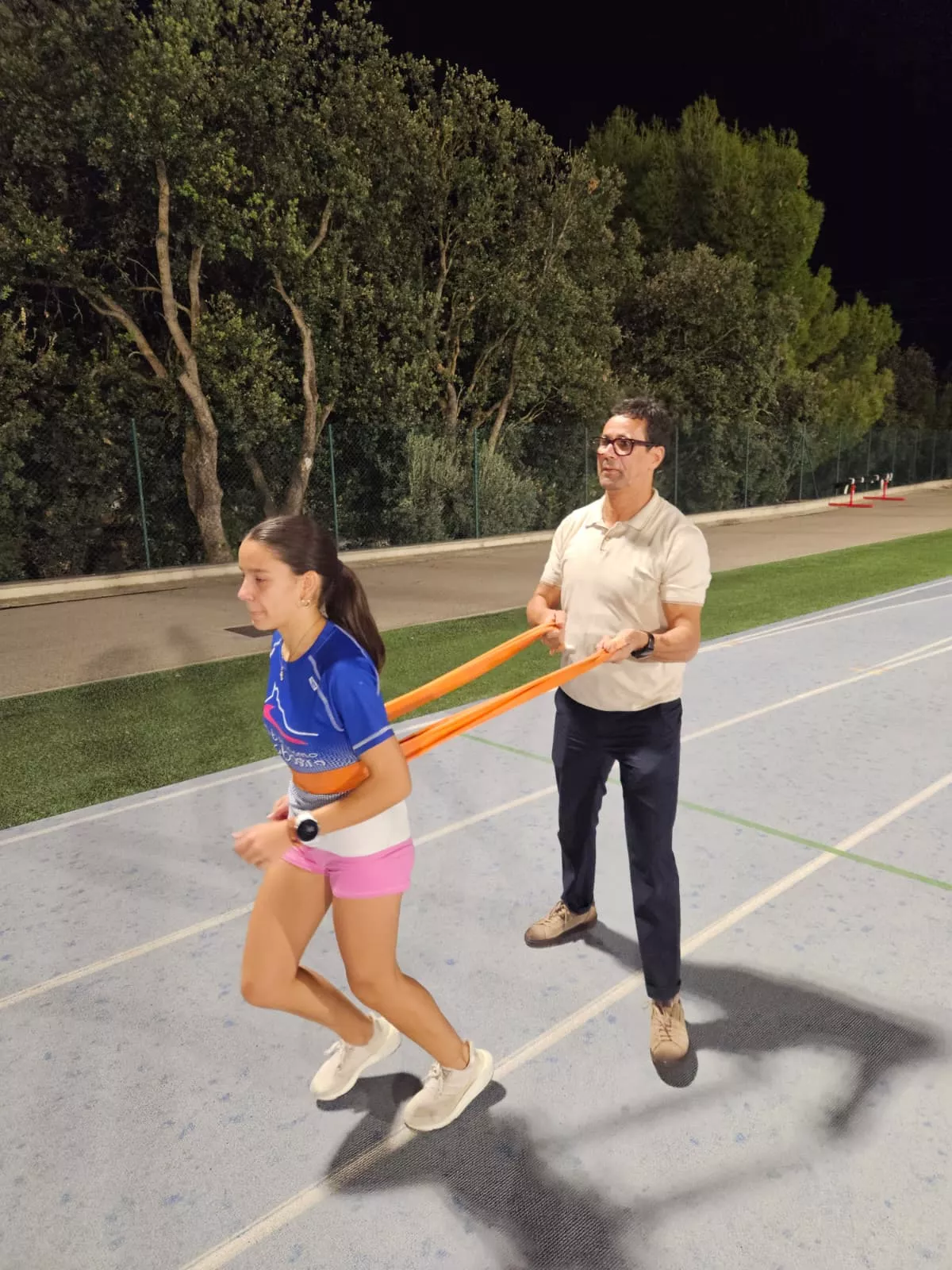 Sedjati con la Escuela del Club Atletismo Barbastro.