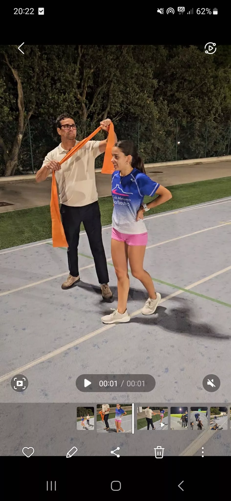 Sedjati con la Escuela del Club Atletismo Barbastro.