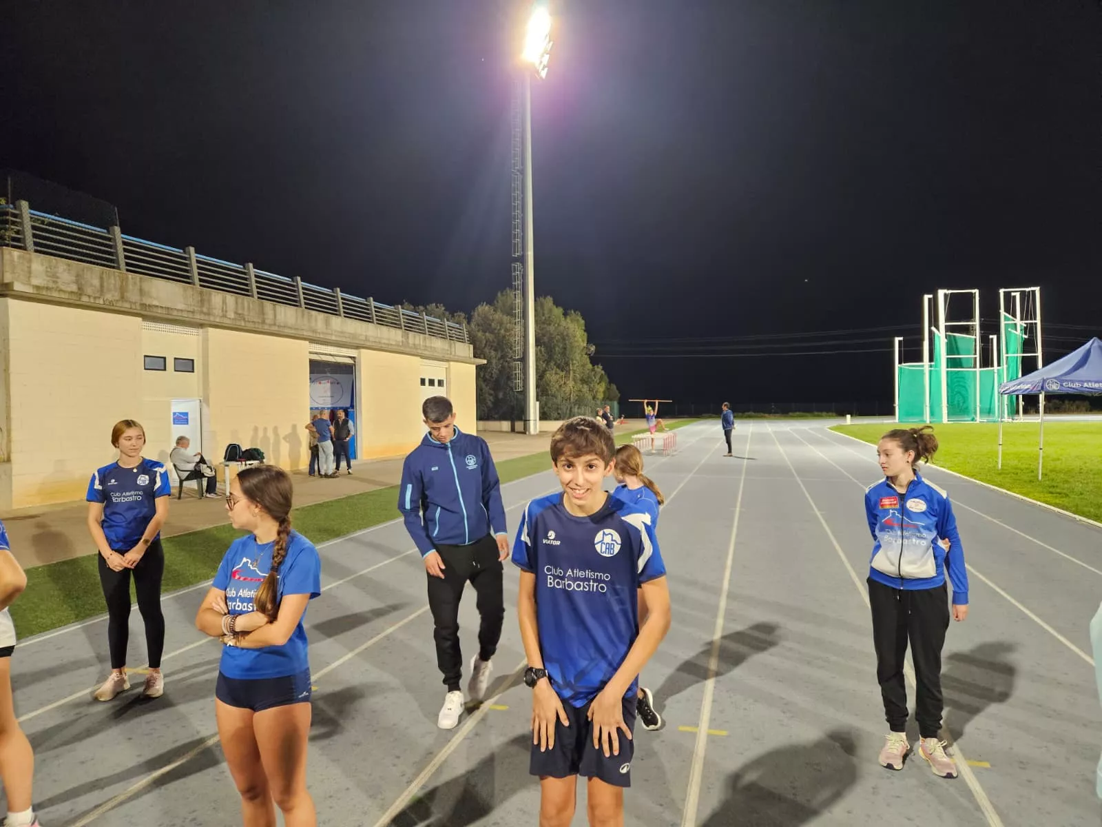 Sedjati con la Escuela del Club Atletismo Barbastro.