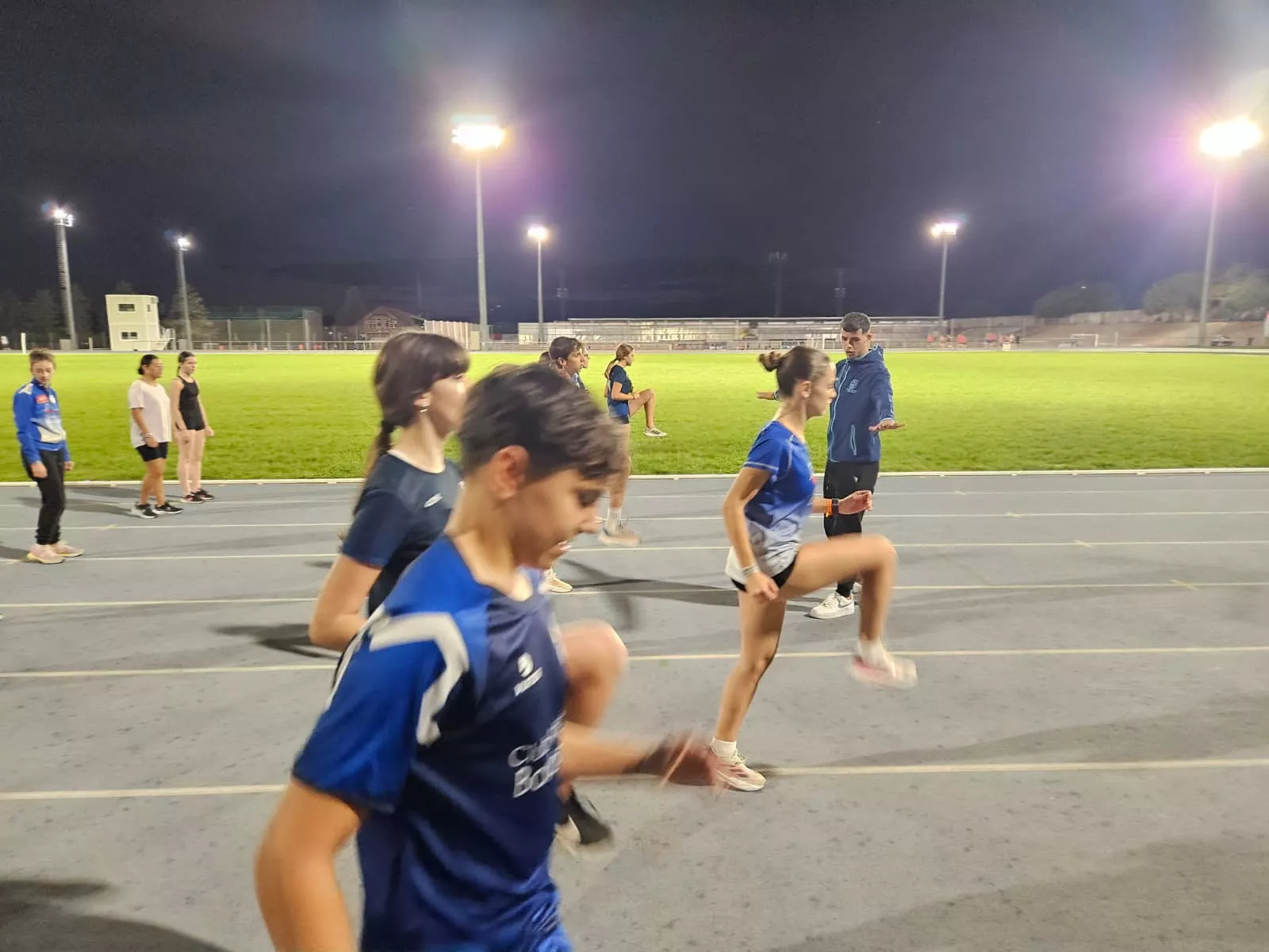 Sedjati con la Escuela del Club Atletismo Barbastro.