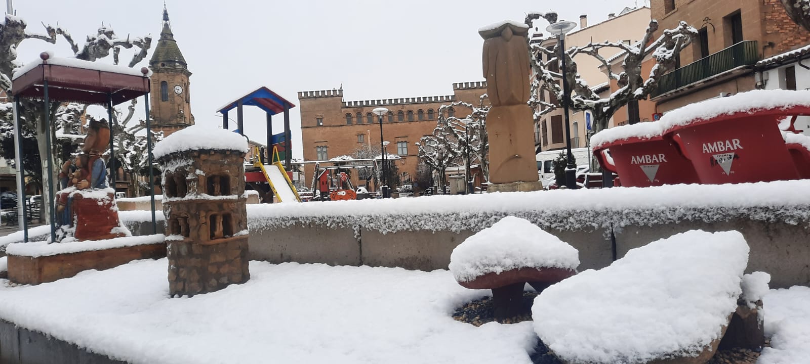 La nieve también ha caído en Ayerbe. Foto Alejandro Salcedo
