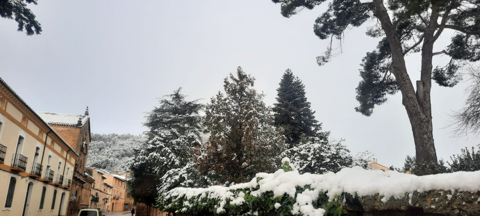 La nieve también ha caído en Ayerbe. Foto Alejandro Salcedo