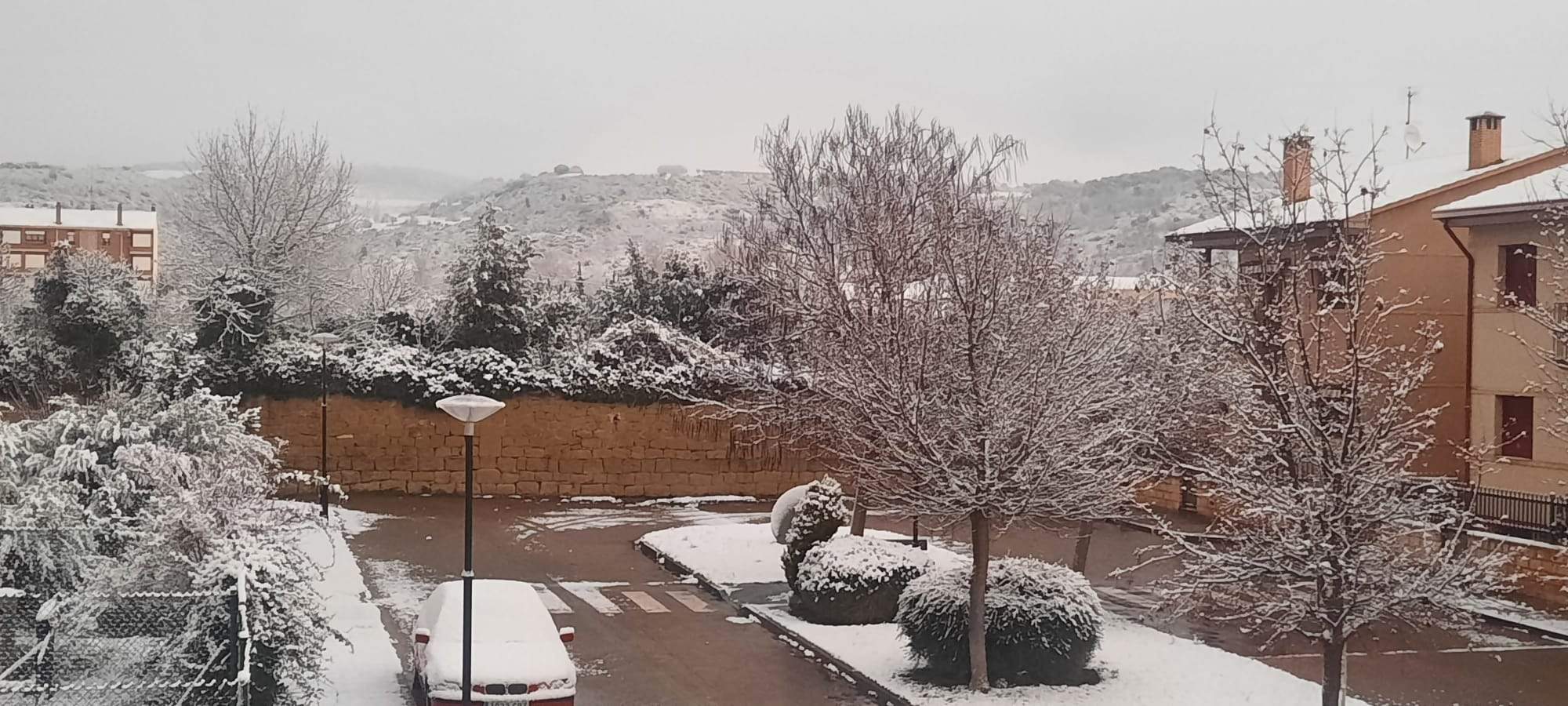 La nieve también ha caído en Ayerbe. Foto Alejandro Salcedo