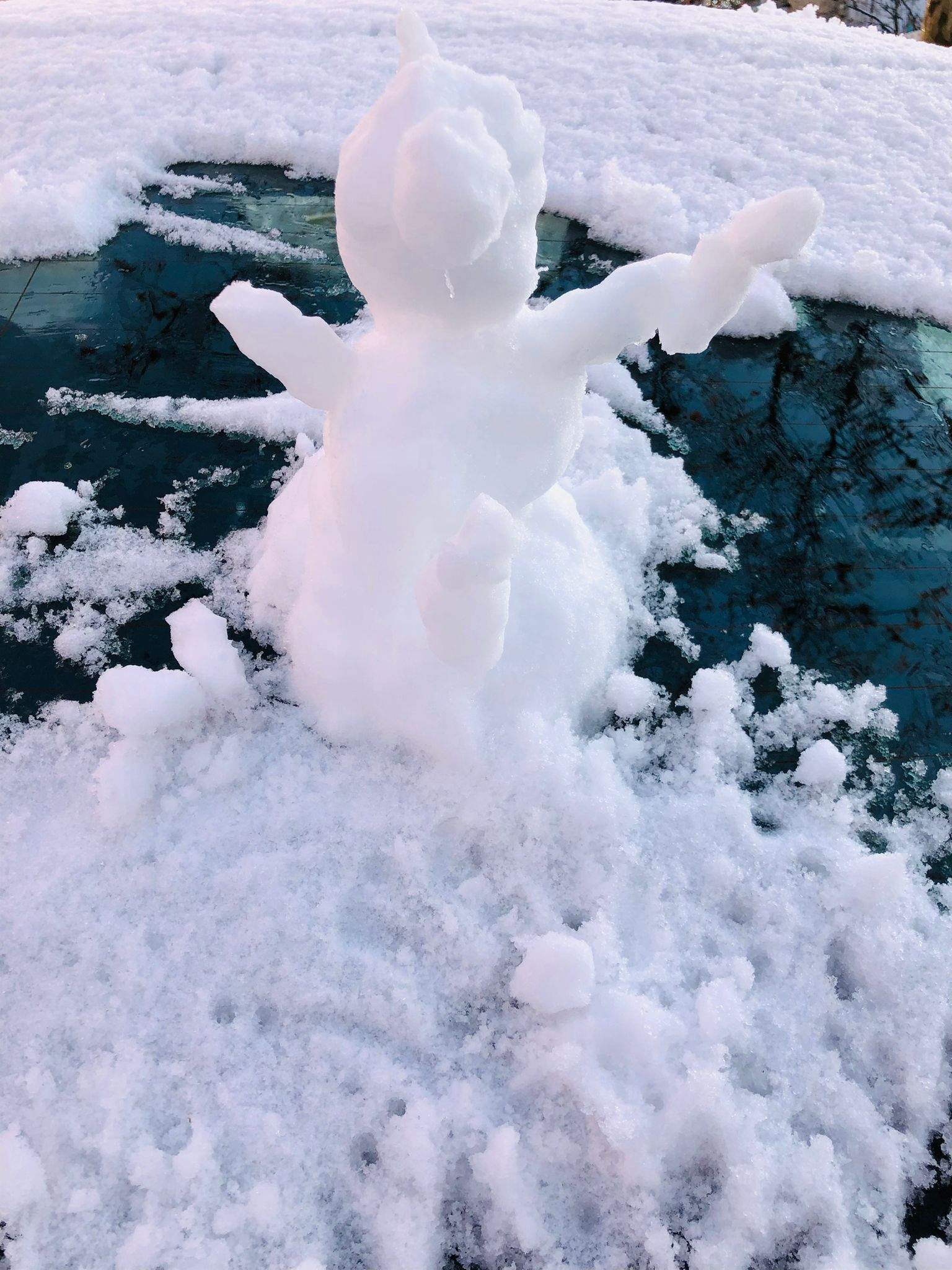 Los estudiantes de la Escuela de Arte de Huesca se lo han pasado así de bien en la mañana de este jueves. Foto Macu Vicente