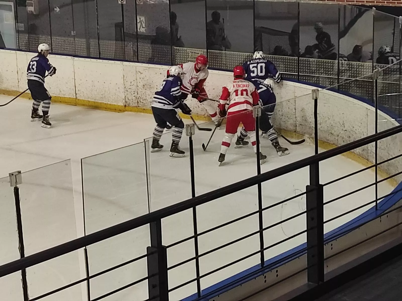 Imagen de un partido entre el CH Jaca y el Txuri Urdin. Foto: CHJ