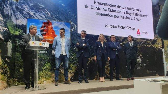 Los uniformes para el hotel de Canfranc han sido presentados en el espacio de Aragón en Fitur Los uniformes para el hotel de Canfranc han sido presentados en el espacio de Aragón en Fitur