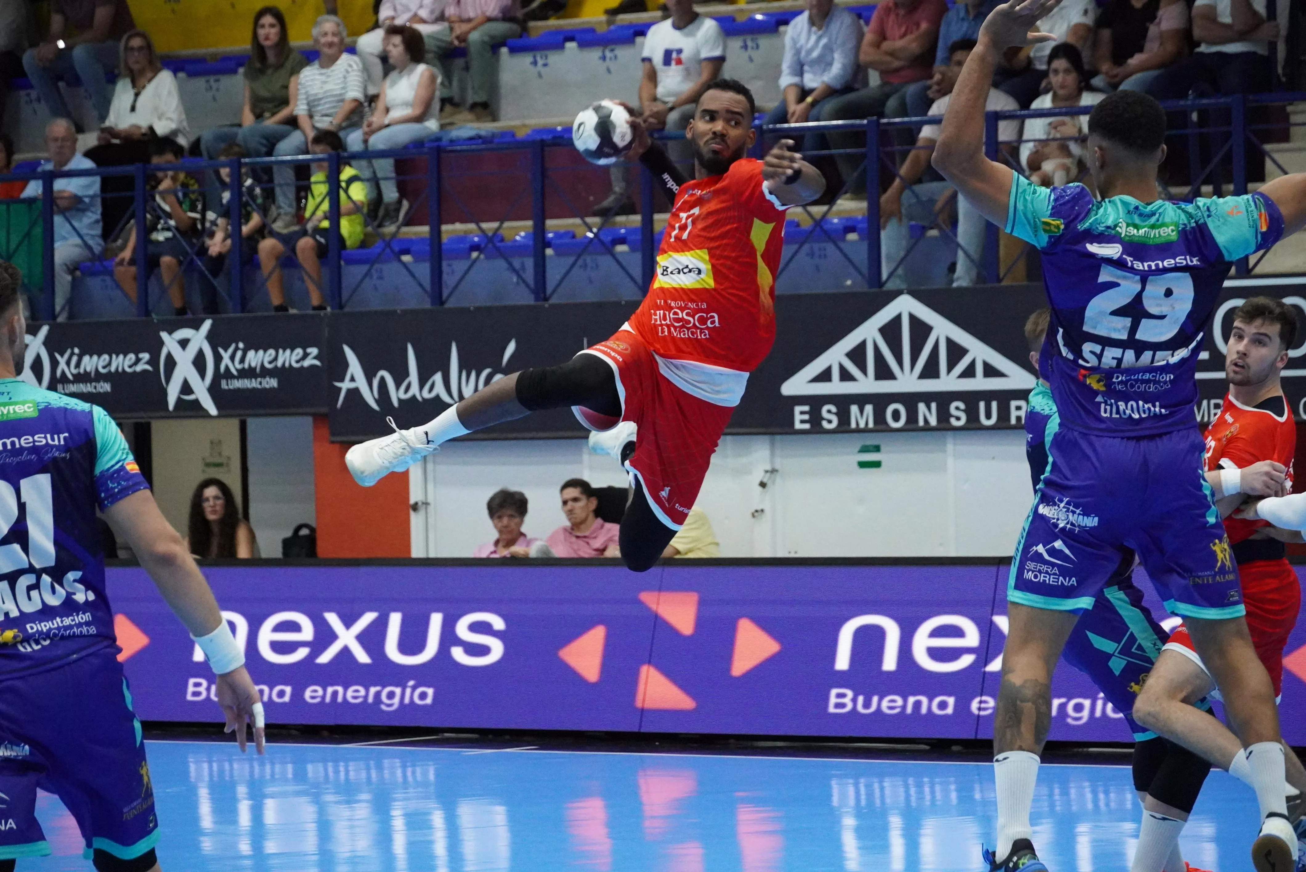 Bada Huesca muere en la orilla ante Puente Genil en un partido bronco (37-36) Foto Estefanía Hernández