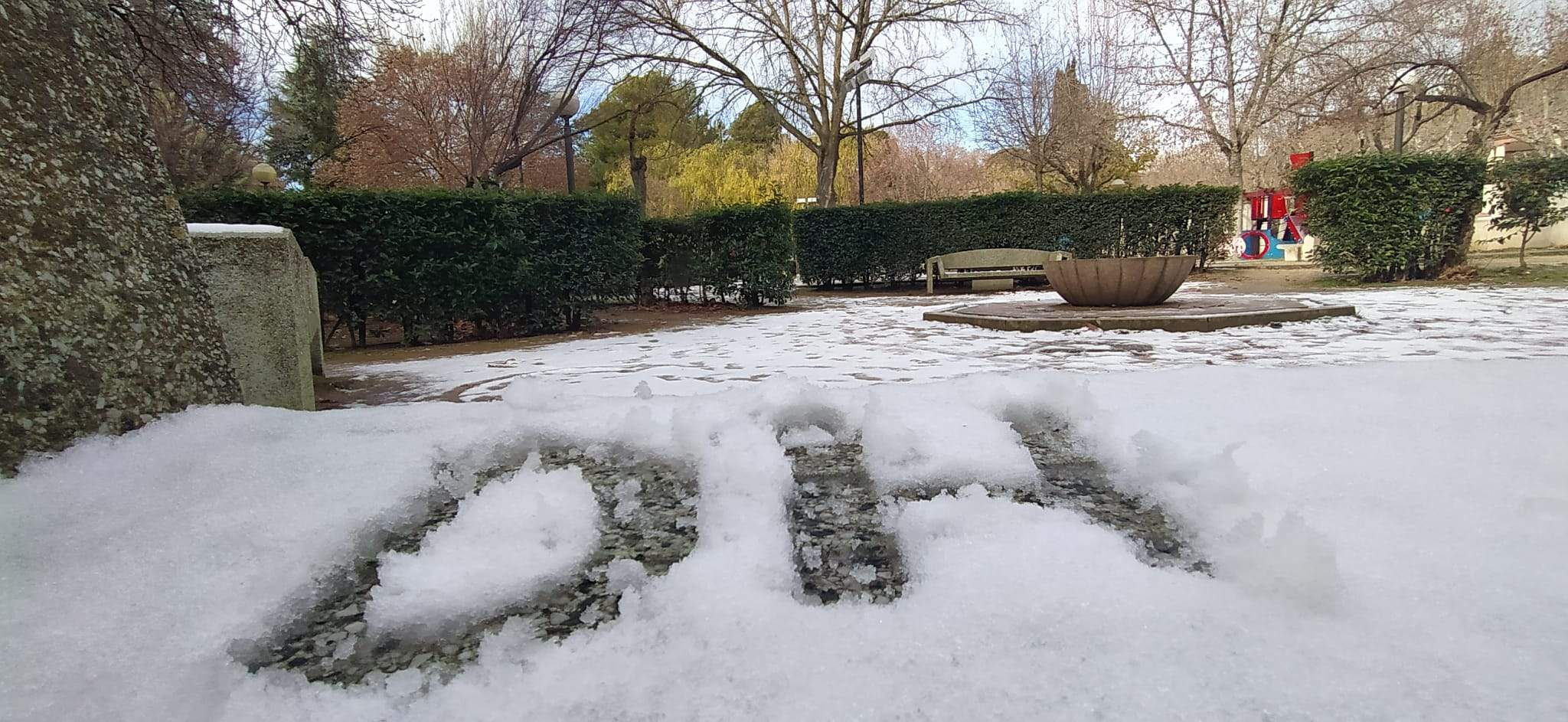 Nieve en la ciudad de Huesca y sus alrededores y un guiño a nuestro Diario. Foto Joaquín Santafé