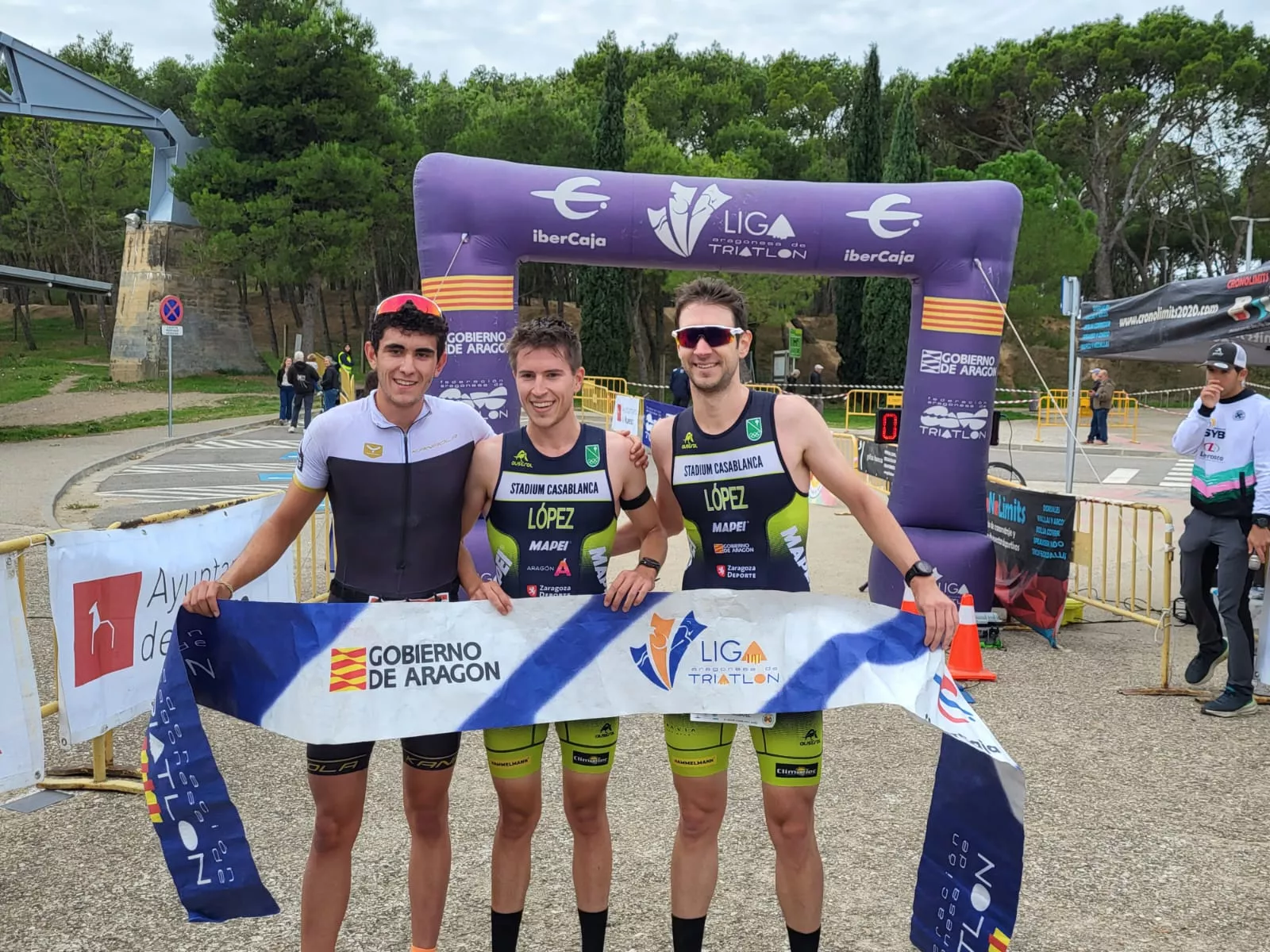 Pódium masculino Duatlón Cros Ciudad de Huesca. Foto: Adri Mora