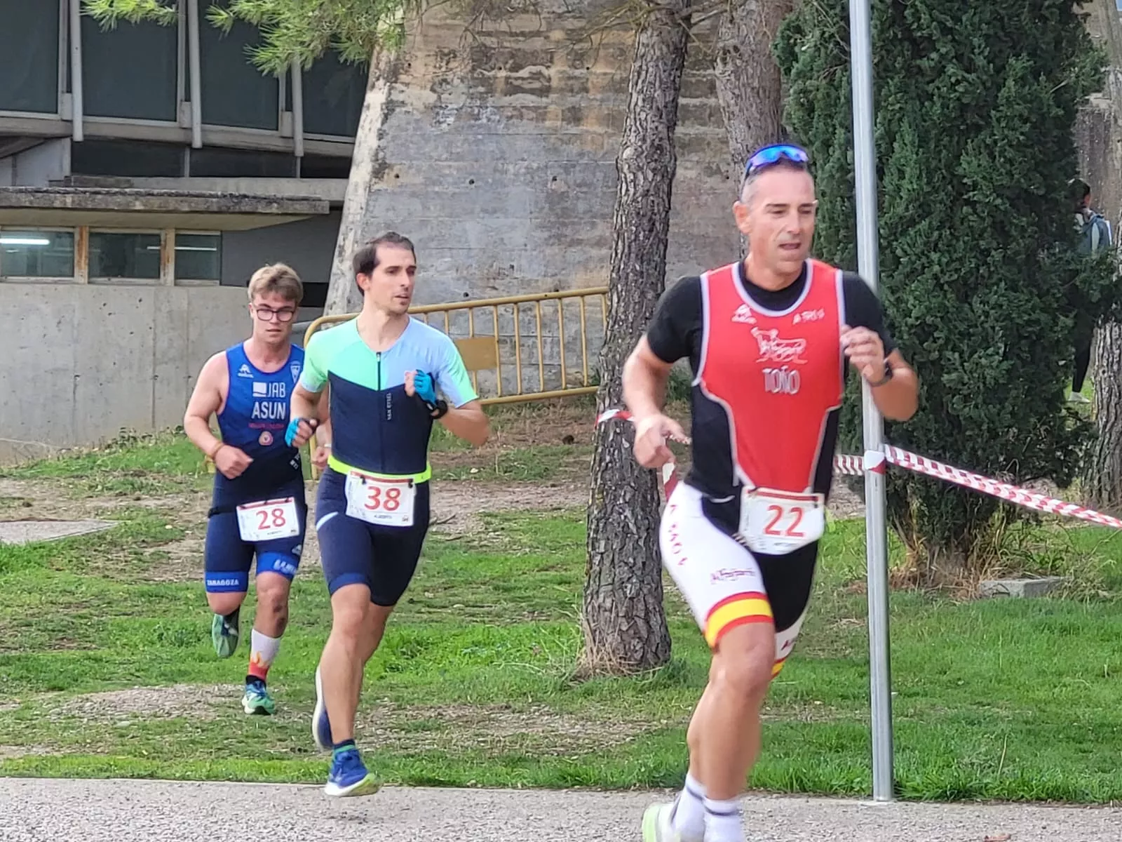 Imágenes del V Duatlón Cros Ciudad de Huesca celebrado este sábado. Foto: Adri Mora