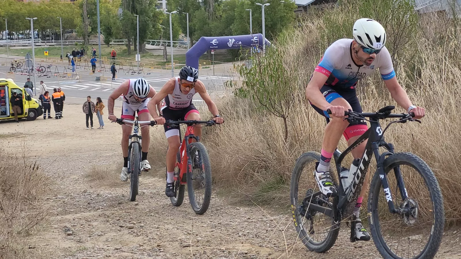 Imágenes del V Duatlón Cros Ciudad de Huesca celebrado este sábado. Foto: Adri Mora