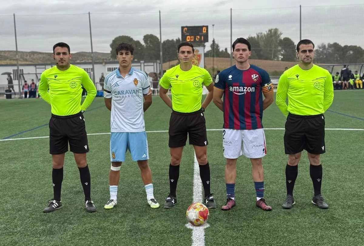 Imagen del partido de ida. El mini derbi, en tablas y sin goles en la Base Aragonesa (0-0).
