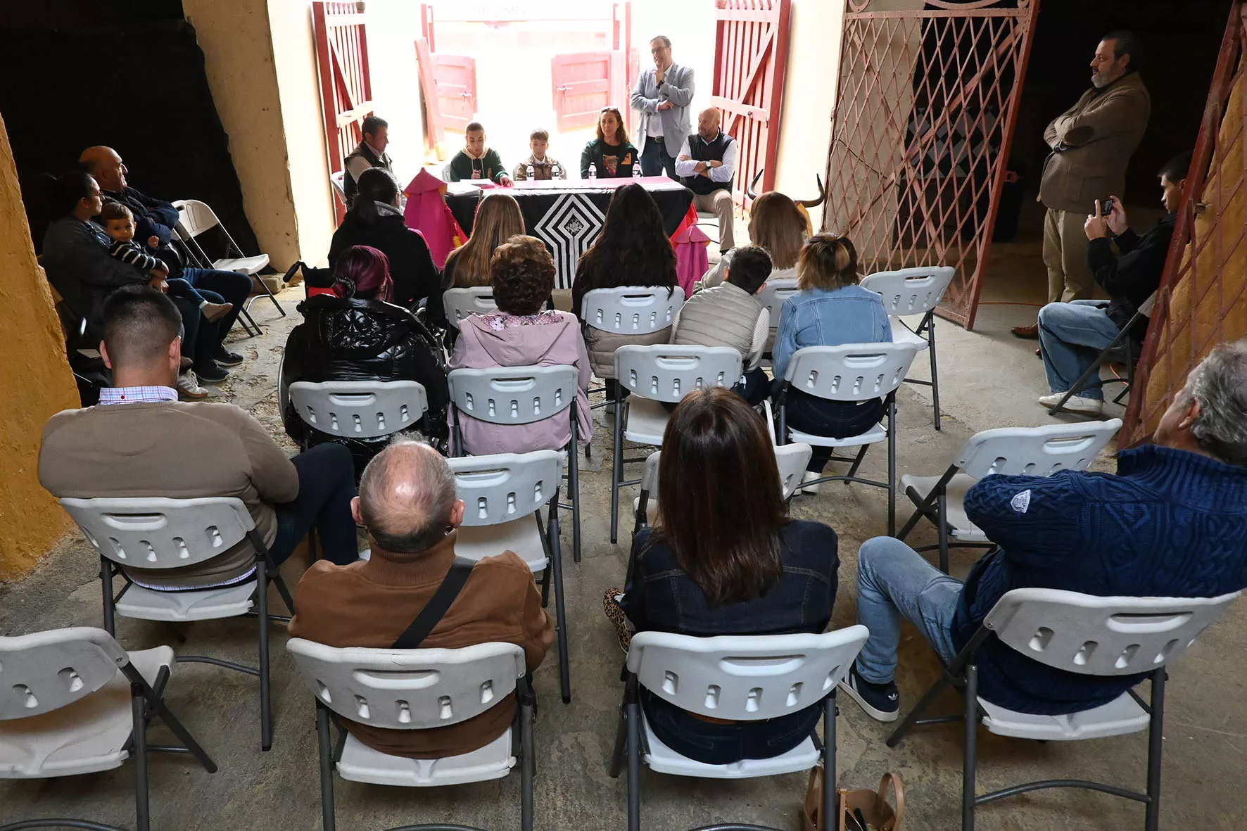 Presentación de la Peña Angelistas en la Plaza de Toros de Huesca. Foto Carlos Jalle